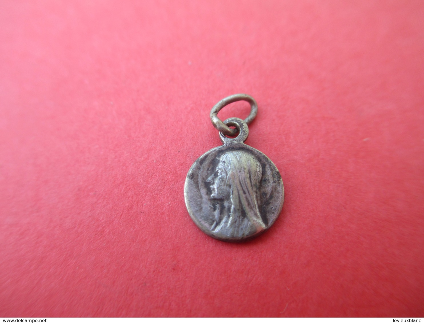 Mini- Médaille Religieuse Ancienne/Sainte Bernadette / Grotte De Lourdes/Bronze Nickelé/début XXéme CAN601 - Religion & Esotérisme