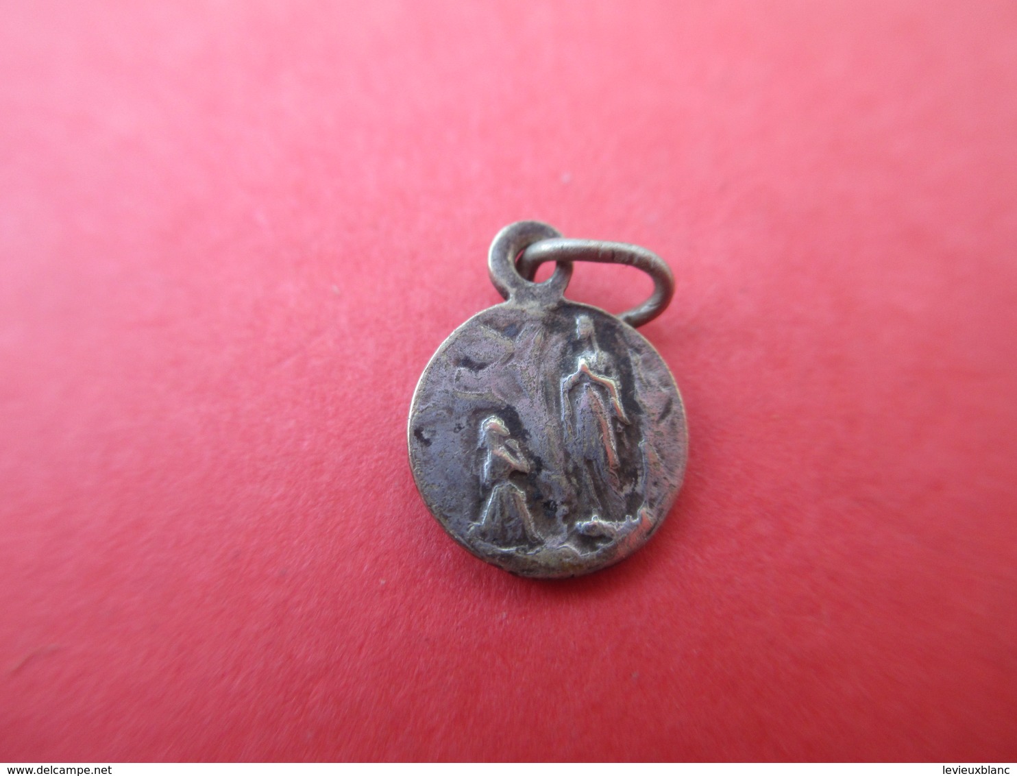 Mini- Médaille Religieuse Ancienne/Sainte Bernadette / Grotte De Lourdes/Bronze Nickelé/début XXéme CAN601 - Religion & Esotericism