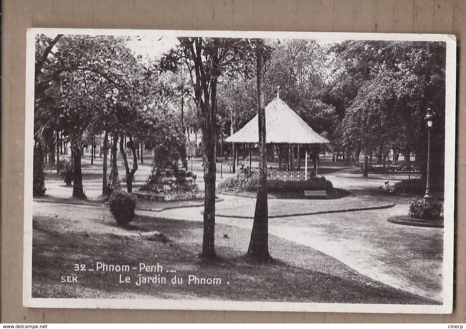 CPSM CAMBODGE - PHNOM PENH - Le Jardin Du Phnom - TB PLAN TB PHOTO Parc + KIOSQUE A MUSIQUE - Cambodge