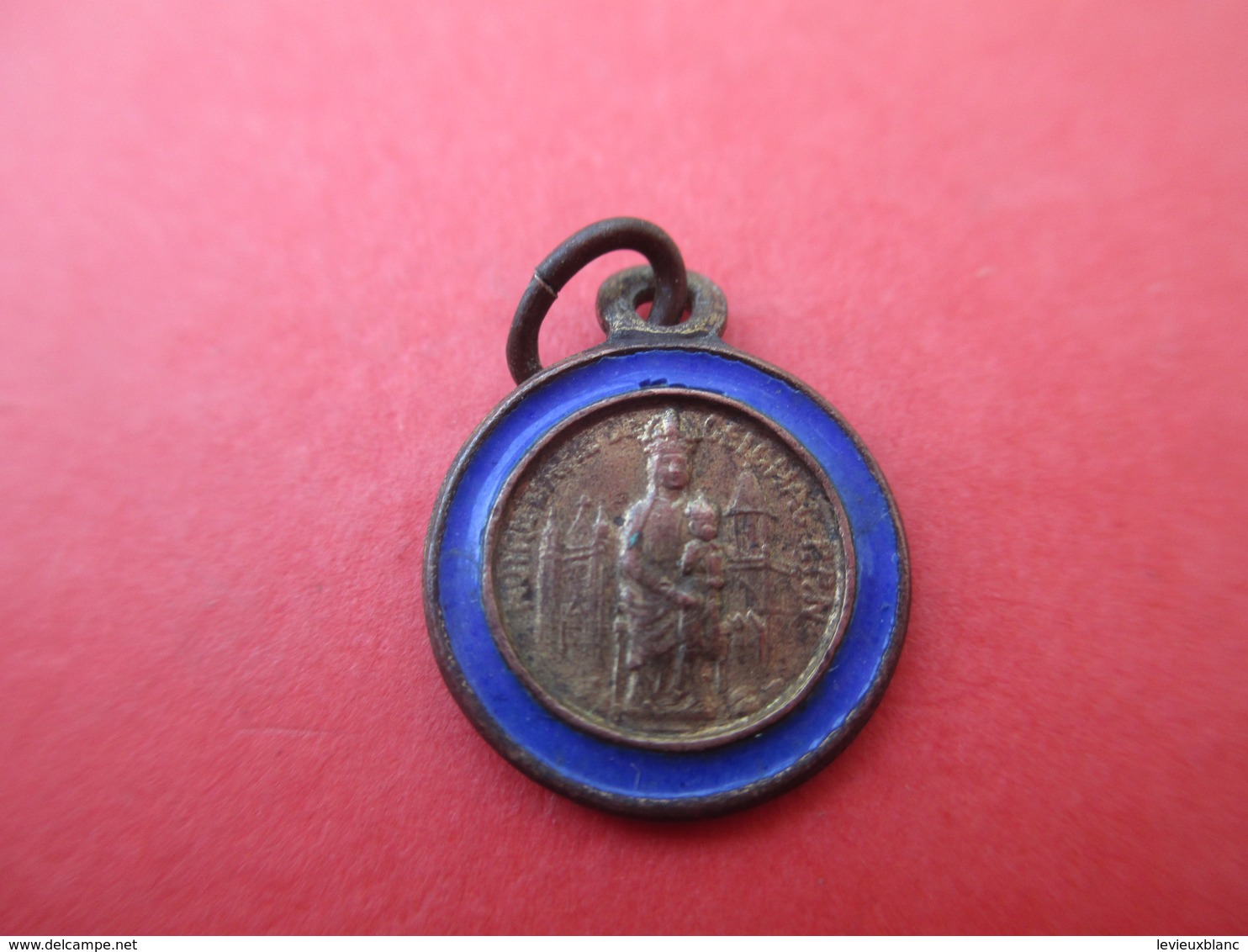 Mini- Médaille Religieuse Ancienne/Notre Dame  Reginae PPN/Vierge à L'Enfant/Cuivre/origine à Déterminer/XIXéme CAN603 - Religion & Esotericism