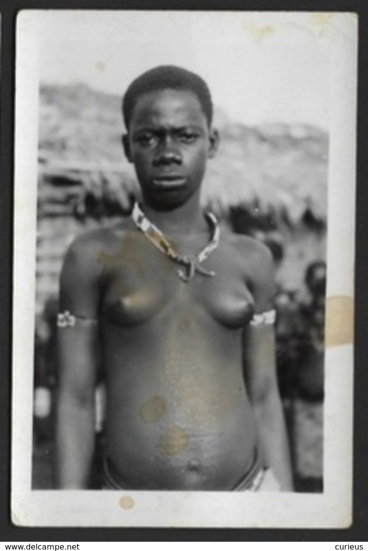 CONGO * AFRIQUE * ETHNIQUE * JEUNE FILLE * NU * MABUDU DE WAMBA * N° 196 * 9.50 X 6.50 CM * SCARIFICATIONS - Afrika