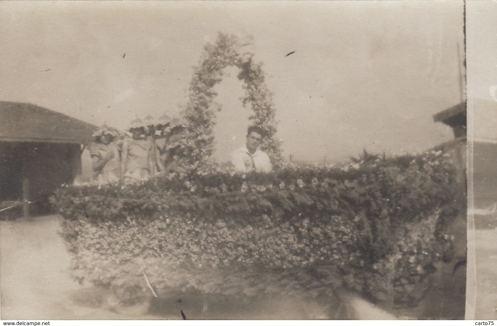 Fêtes - Carnaval - Carte-Photo - Fête Des écoles - Char Fleuri - Fillettes Fleurs - Non Situé - Carnaval