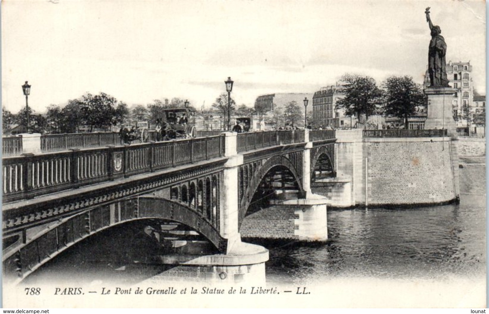 75 PARIS 15ème - Le Pont De Grenelle Et La Statue De La Liberté  ( La Ligne Blanche Milieu Est Un Défaut Du Scan) * - Arrondissement: 15