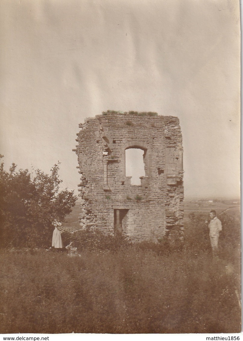 Photo Vers 1900 MONTMOROT (près Lons-le-Saunier) - Les Ruines Du Château (A219, Ww1, Wk 1) - Autres & Non Classés