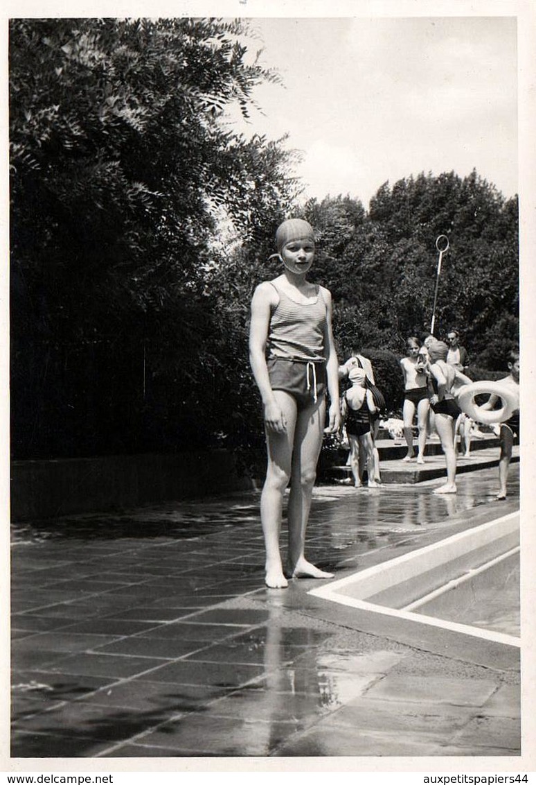 Photo Originale Piscine & Maillot De Bain Pour Jolie Adolescente Au Bonnet De Bain Vers 1950/60 - Pin-up