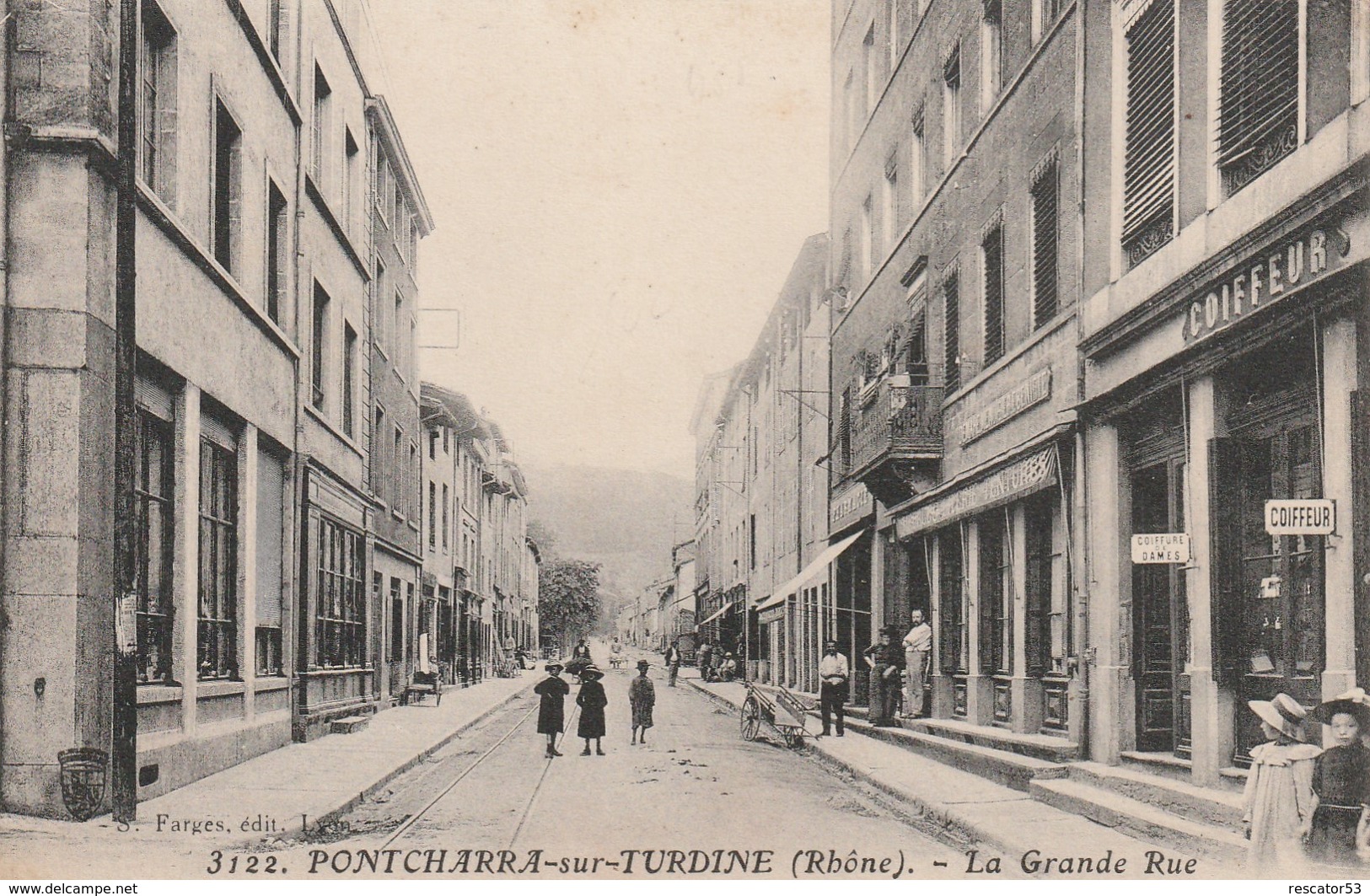 Rare Cpa Pontcharra Sur Turdine La Grande Rue Animée Avec Coiffeur - Pontcharra-sur-Turdine