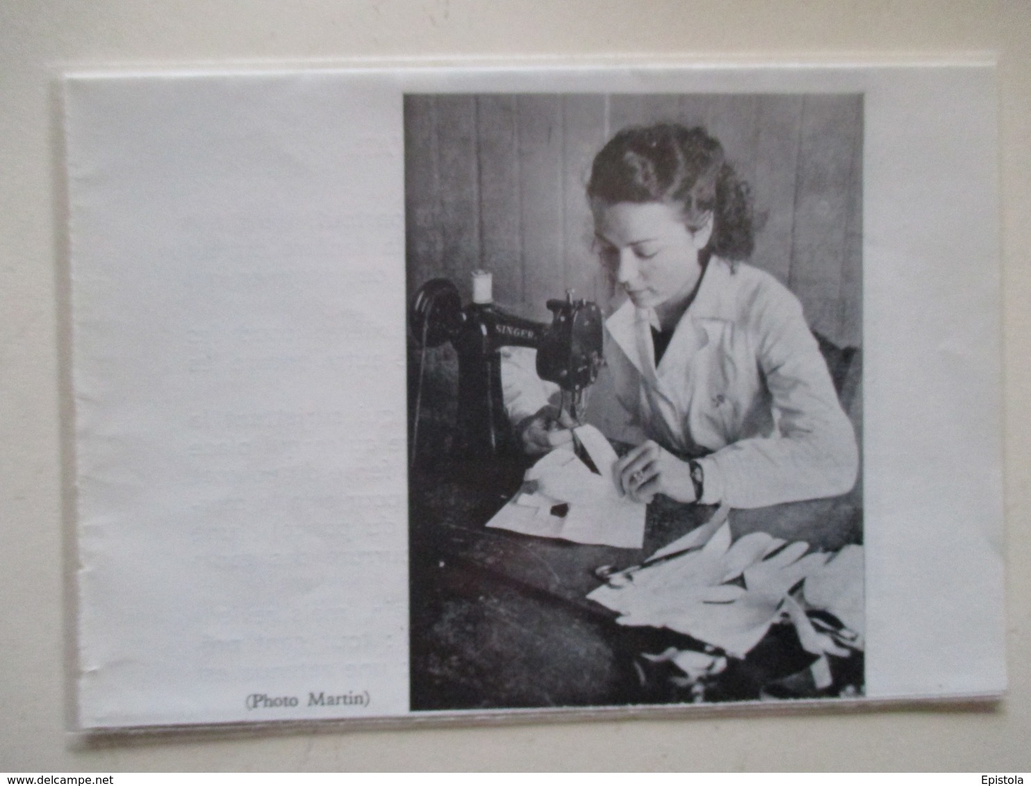 MILLAU  (12)  -   GANTERIE  La Couture à Façon  Sur Machine "Singer"  - Coupure De Presse De 1959 - Other Apparatus