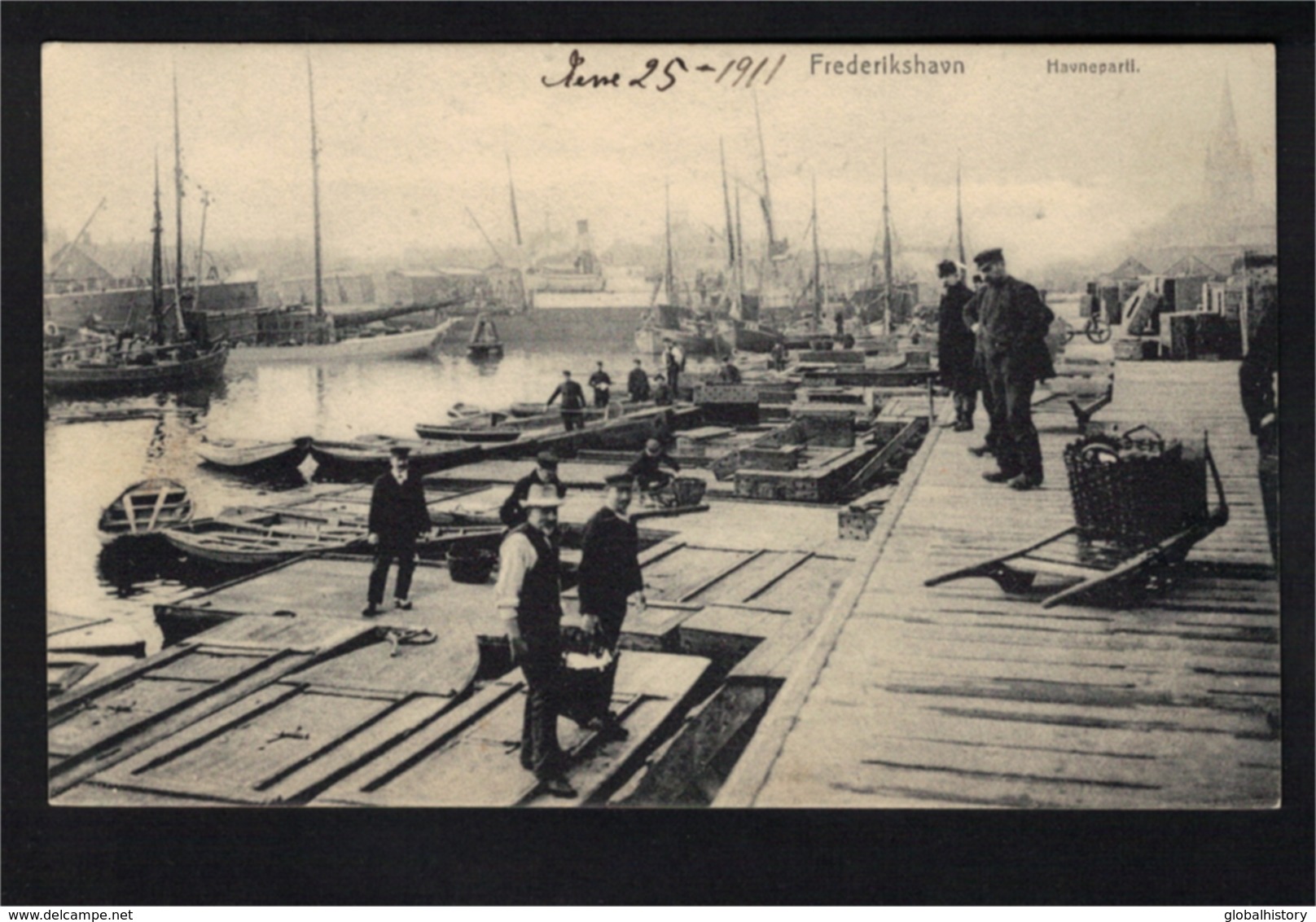 DF1178 - FREDERIKSHAVN - HAVNEPARTI - PEOPLE ON THE QUAY - Danemark