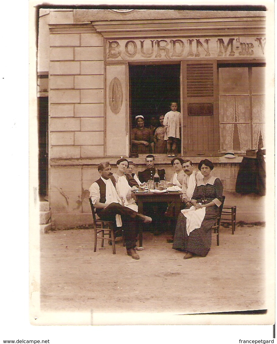 Au Restaurant Maison Bourdin En Famille Ou Entre Amis  Anonyme - Lieux