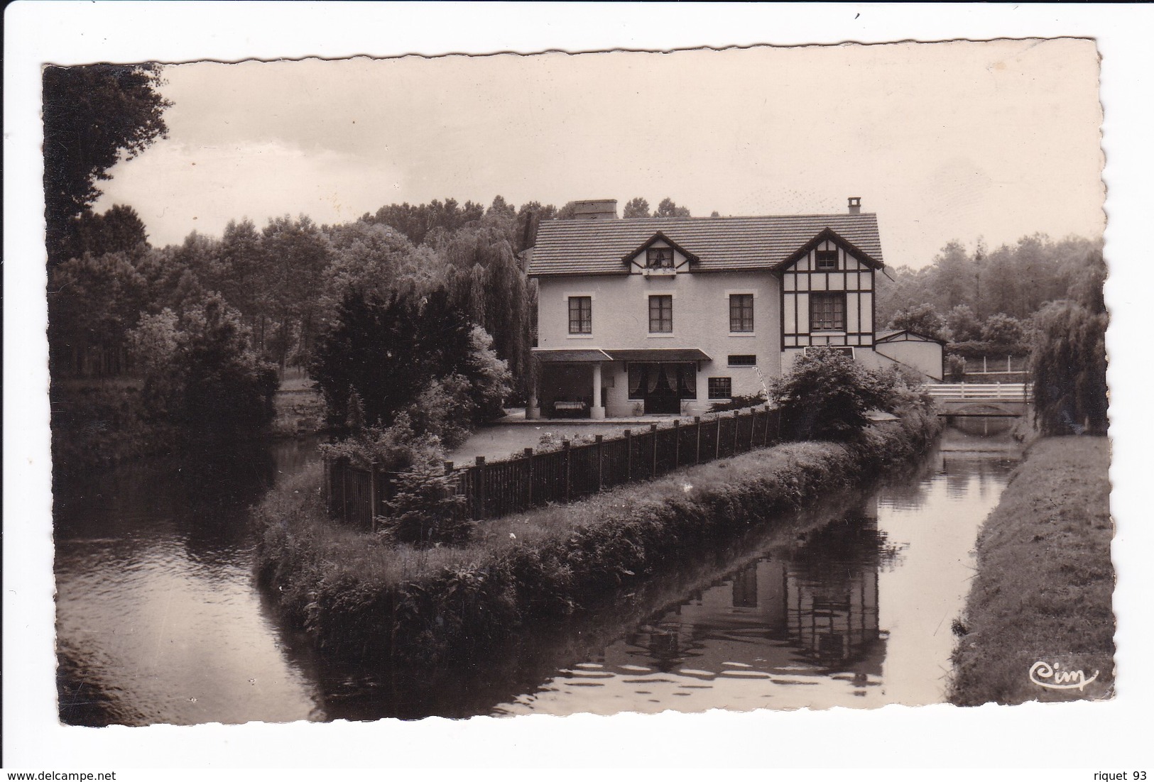 MOUY-de-l'OISE - Sur Les Bords Du Thérain ( Villa Sur Un îlot) - Mouy