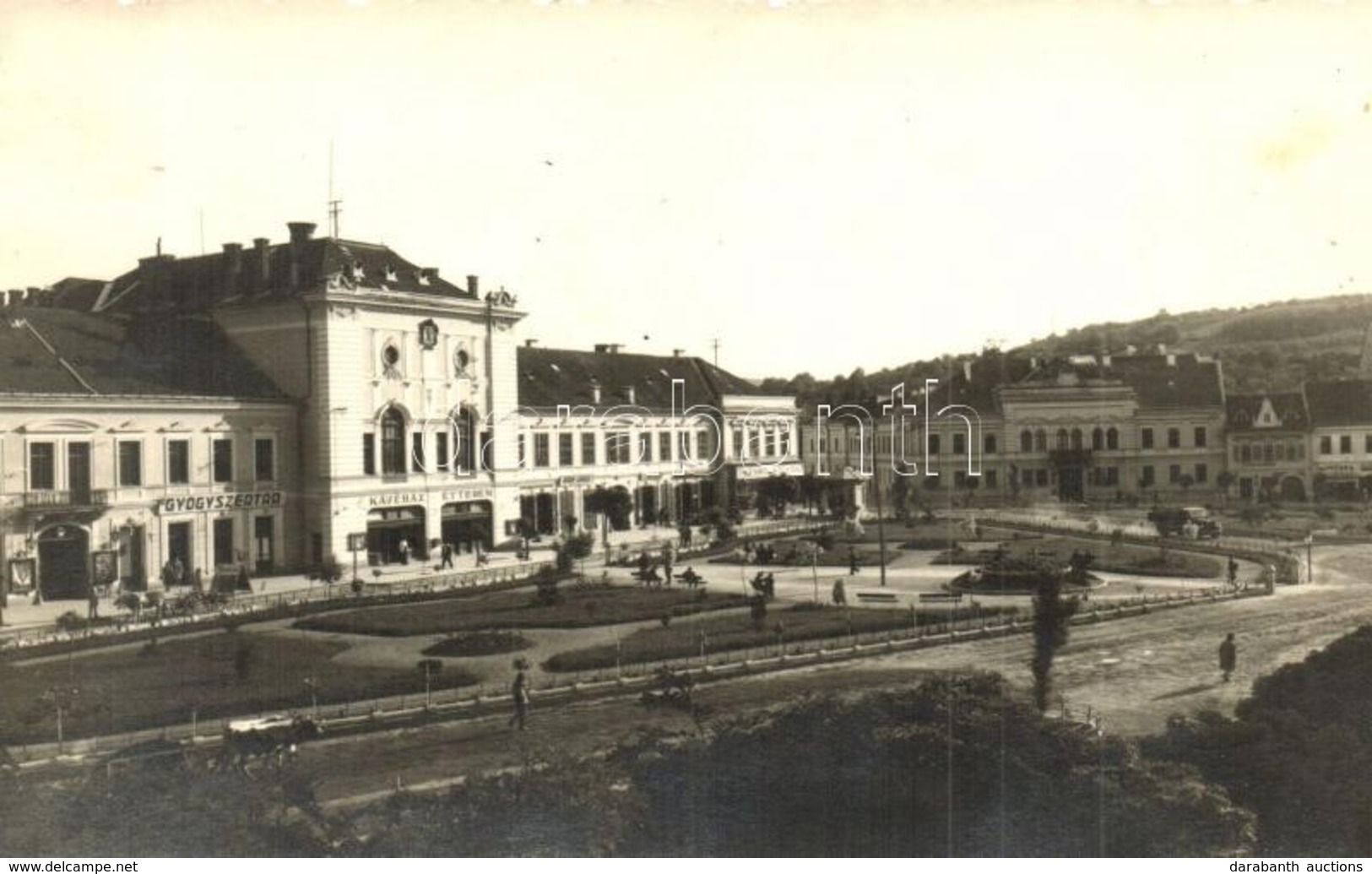 T2 1942 Zilah, Zalau; Fő Tér, Gyógyszertár, Kávéház és étterem, Avram Gergely, Kincses és Szabó Kálmán üzlete / Main Squ - Ohne Zuordnung