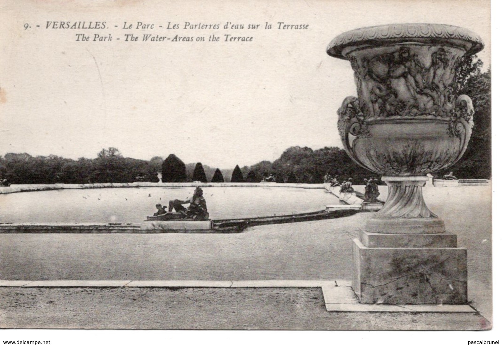 VERSAILLES - LE PARC - LES PARTERRES D'EAU SUR LA TERRASSE - Versailles (Château)