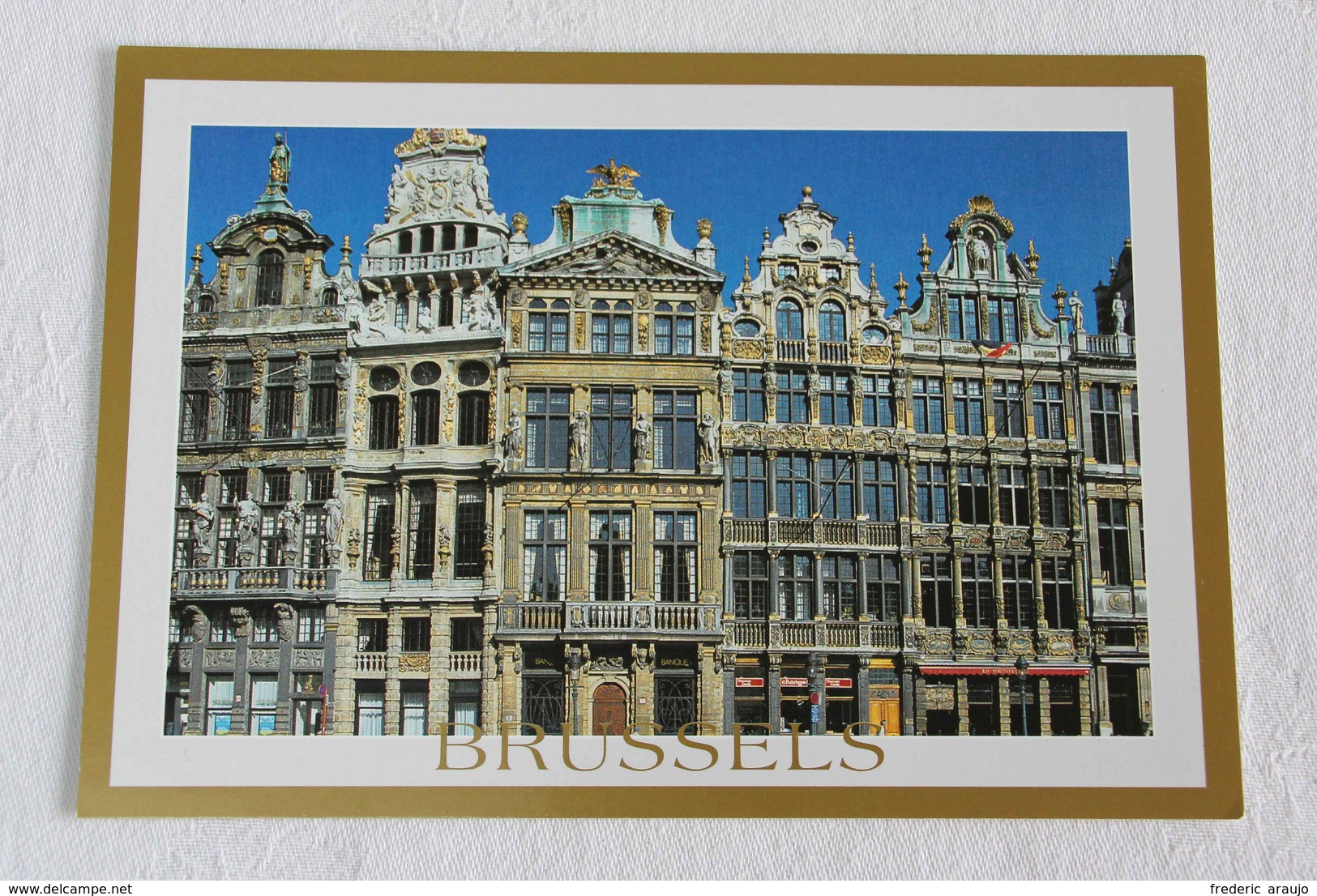 Lot De 3 Cartes Postales Bruxelles : Grand Place, Hôtel De Ville Et Maison Du Roi - Sets And Collections