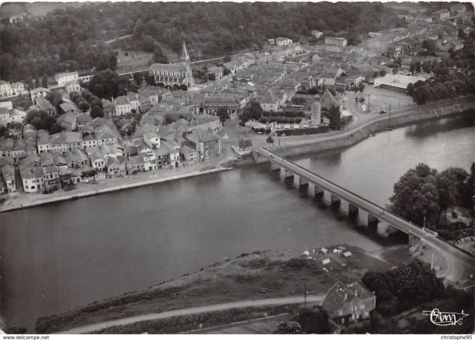 40 .n° 21653 . Peyrehorade . Vue Generale Aerienne . Cpsm.10.5 X 15cm . - Peyrehorade