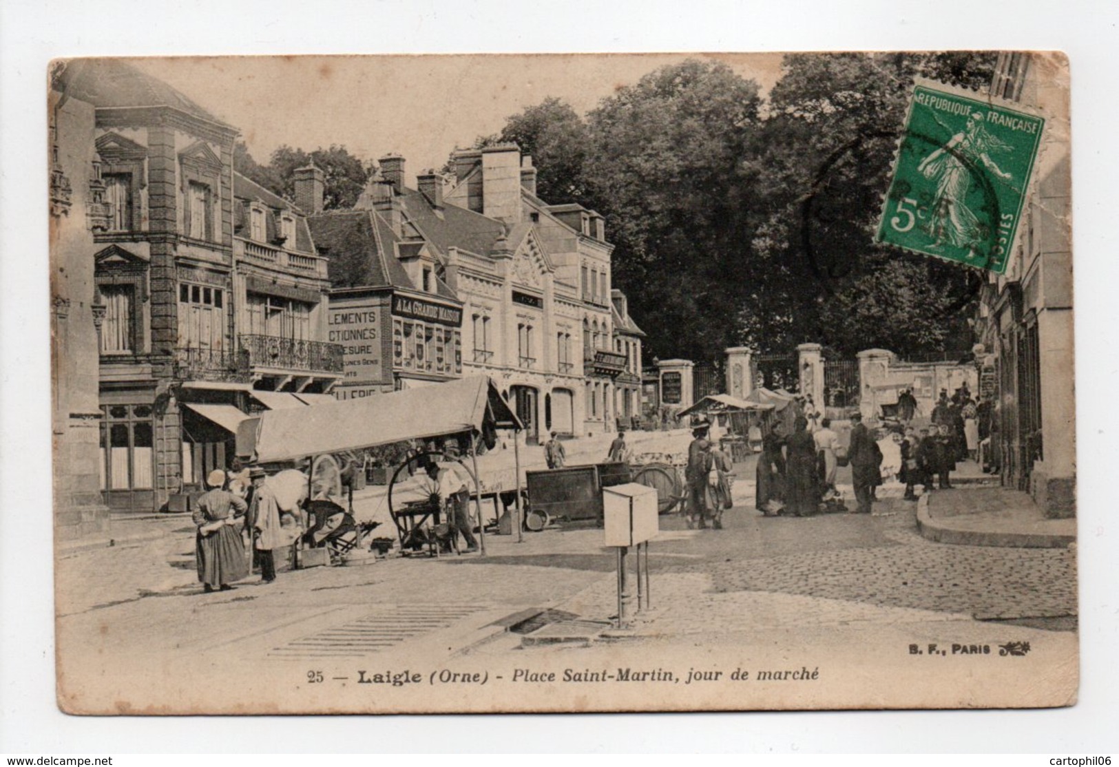 - CPA LAIGLE (61) - Place Saint-Martin, Jour De Marché (belle Animation) - Edition B. F. N° 25 - - L'Aigle