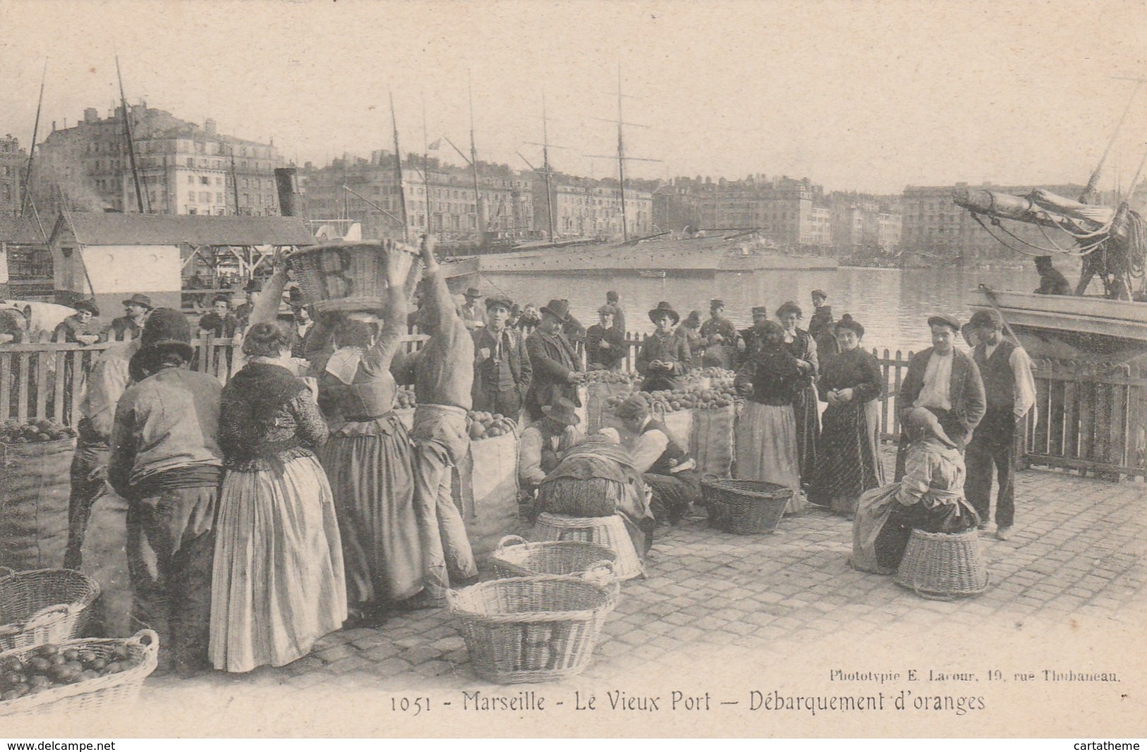 CPA - Débarquement Des Oranges Pour Les Revendeuses - Vieux Port De Marseille - Marchands Ambulants