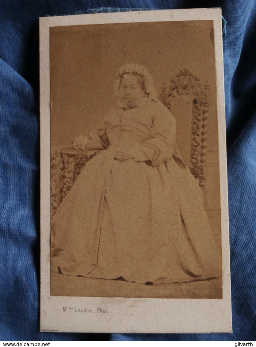 Photo CDV  Leclerc à Chartres  Femme âgée Corpulente Assise  Coiffe  Sec. Empire  CA 1865 - L487 - Alte (vor 1900)