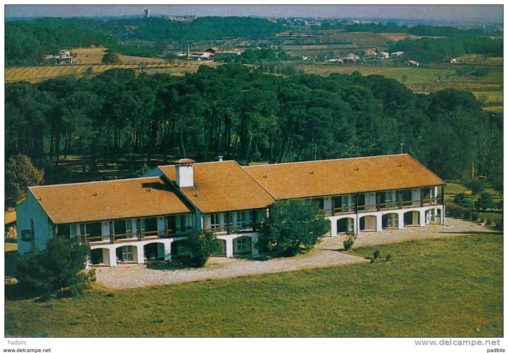 Carte Postale 30. Gallargues Le Montueux  Clinique Des Oliviers Trés Beau Plan - Gallargues-le-Montueux