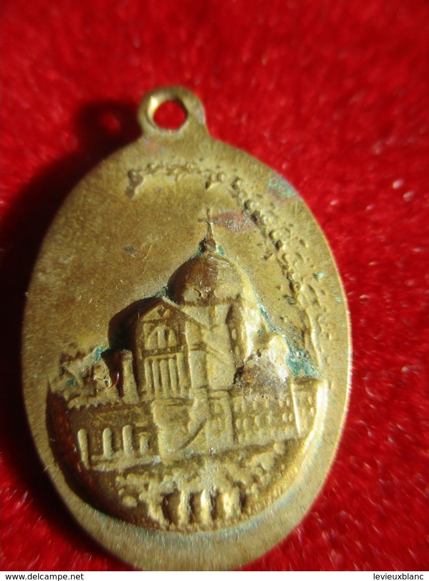 Petite -Médaille Religieuse Ancienne/Médaille De Baptéme ?/ Eglise / à Déterminer/Cuivre/ XXéme    CAN825 - Religion & Esotérisme