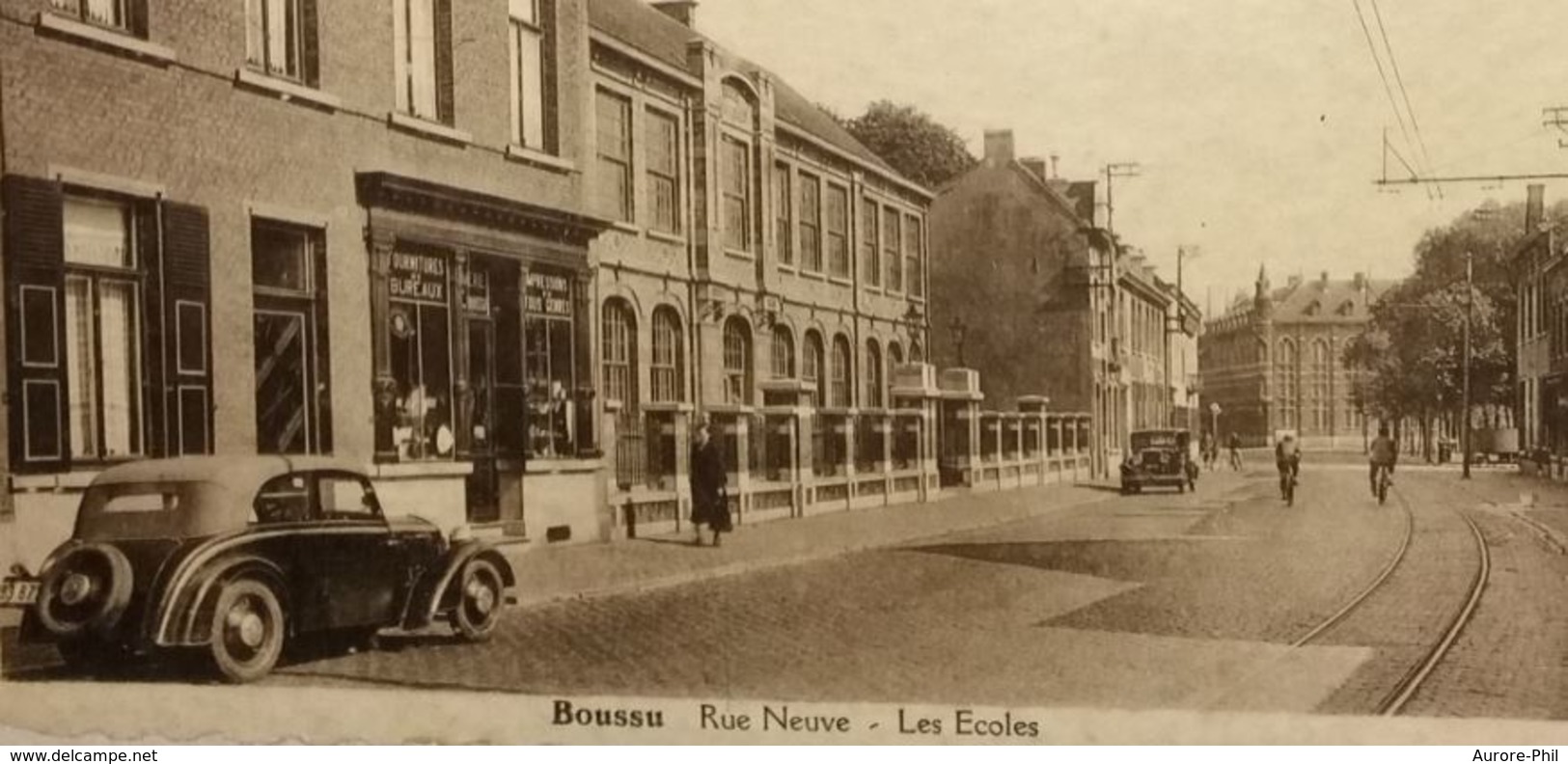 Boussu Rue Neuve - Les Ecoles (Automobiles Et Vélos) - Boussu