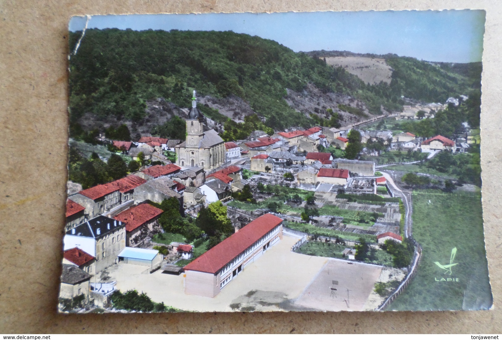 CHEVILLON - Le Groupe Scolaire Et L'église - Vue Aérienne ( 52 Haute Marne ) - Chevillon