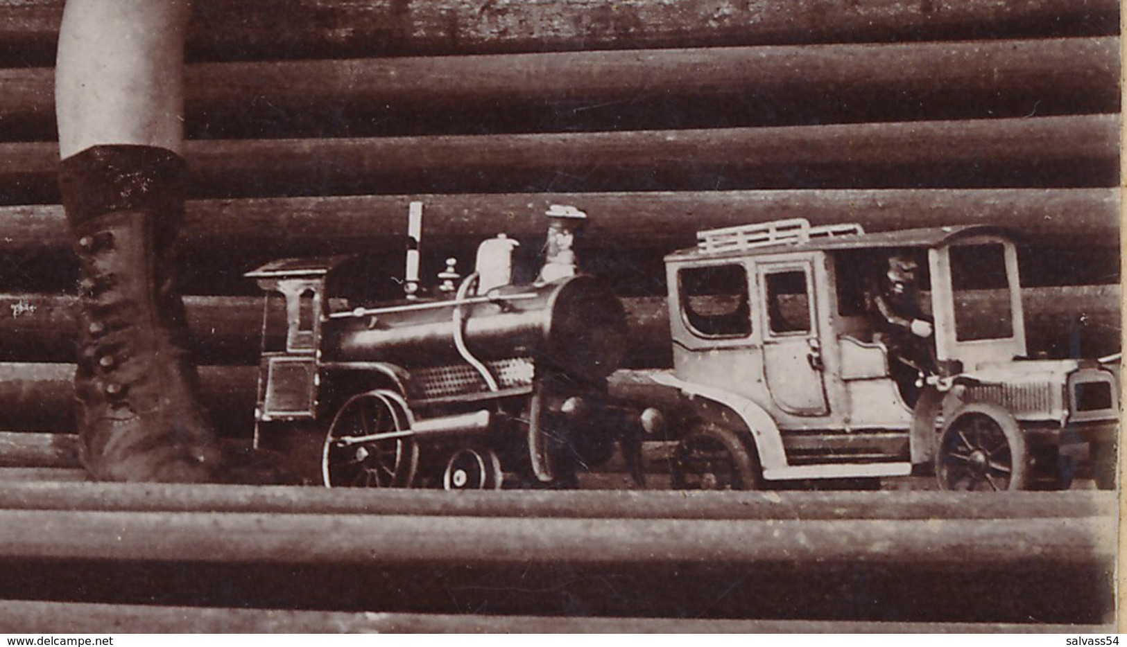 Photo Amateur - Portrait D'enfant Avec Ses Jouets Locomotive / Voiture (Ca 1900 / 1910) - 2 Scans - Oud (voor 1900)