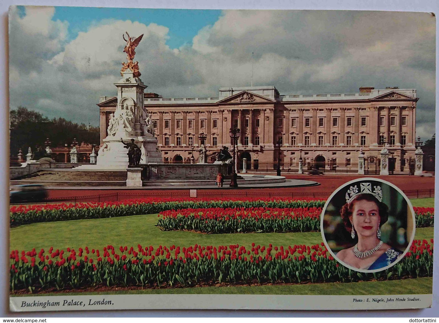 LONDON - Buckingham Palace - Queen Elizabeth II - Vg - Buckingham Palace