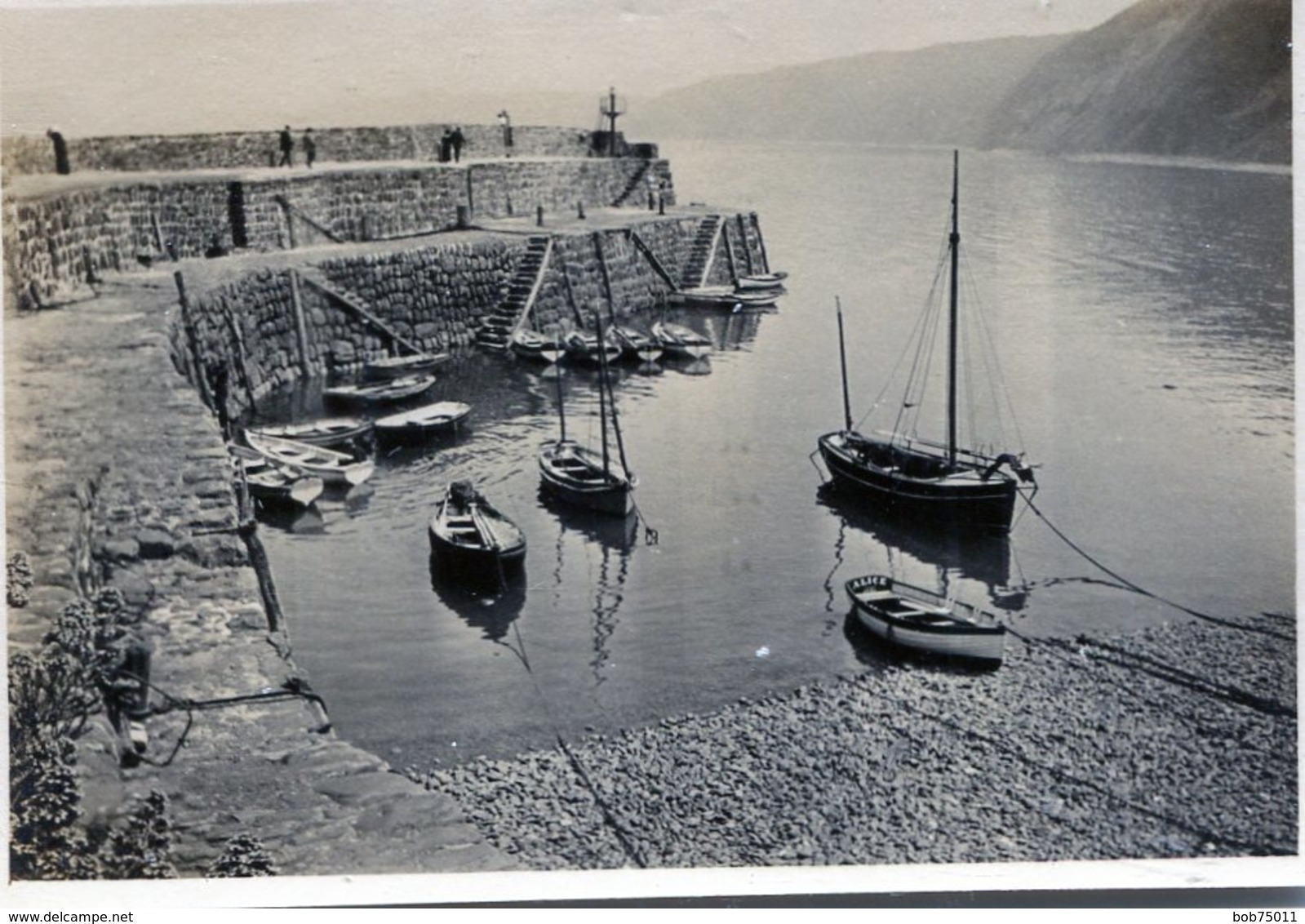 Photo D'un Petit Port De Pêche Avec De Petit Bateau De Pêche - Lieux