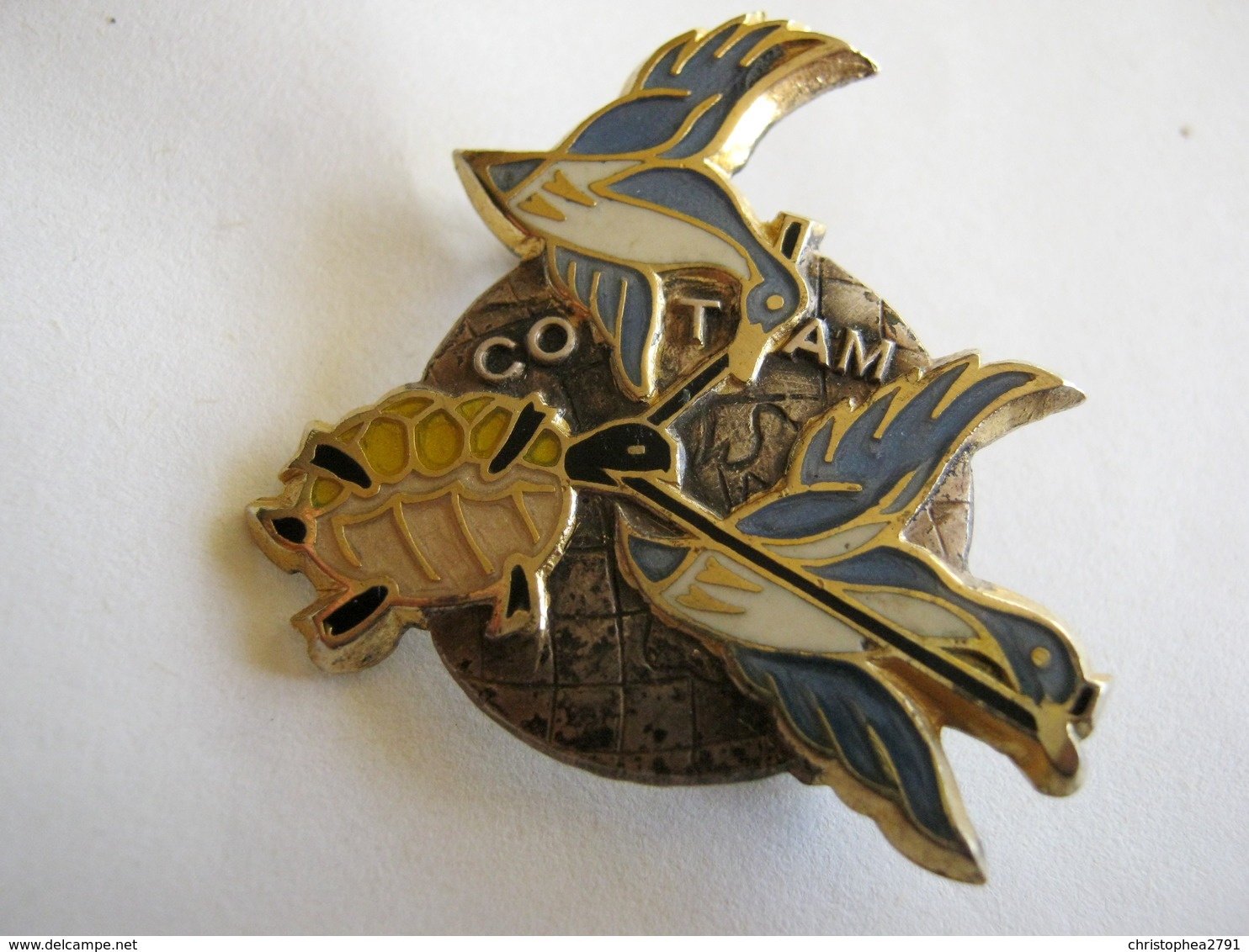 ANCIEN INSIGNE ARMEE DE L'AIR COTAM (TORTUE COULEUR JAUNE ET ROSE) ETAT EXCELLENT DRAGO PARIS - Armée De L'air