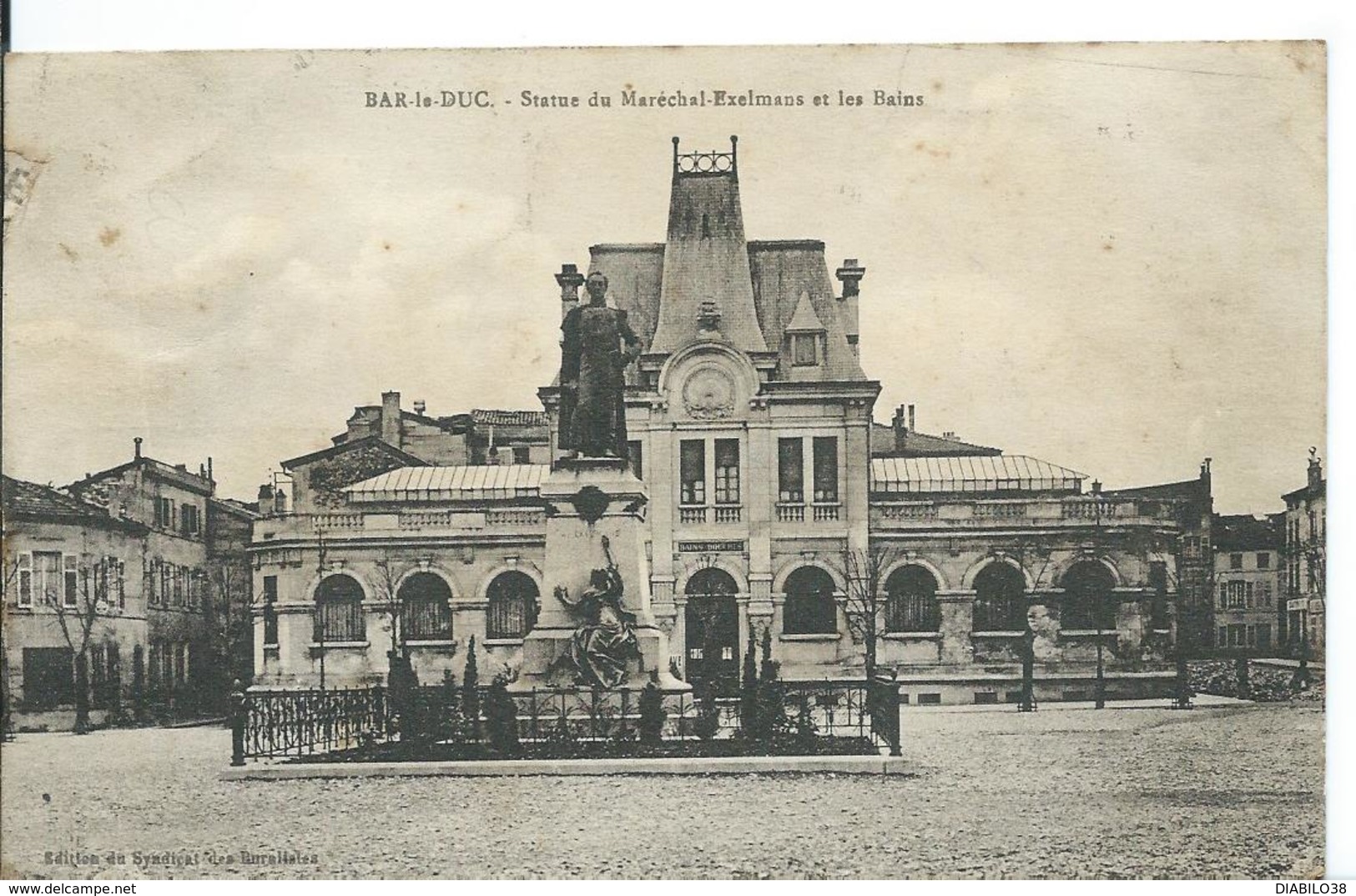 BAR LE DUC  (  MEUSE   )   STATUE DU MARÉCHAL EXELMANS ET LES BAINS - Bar Le Duc