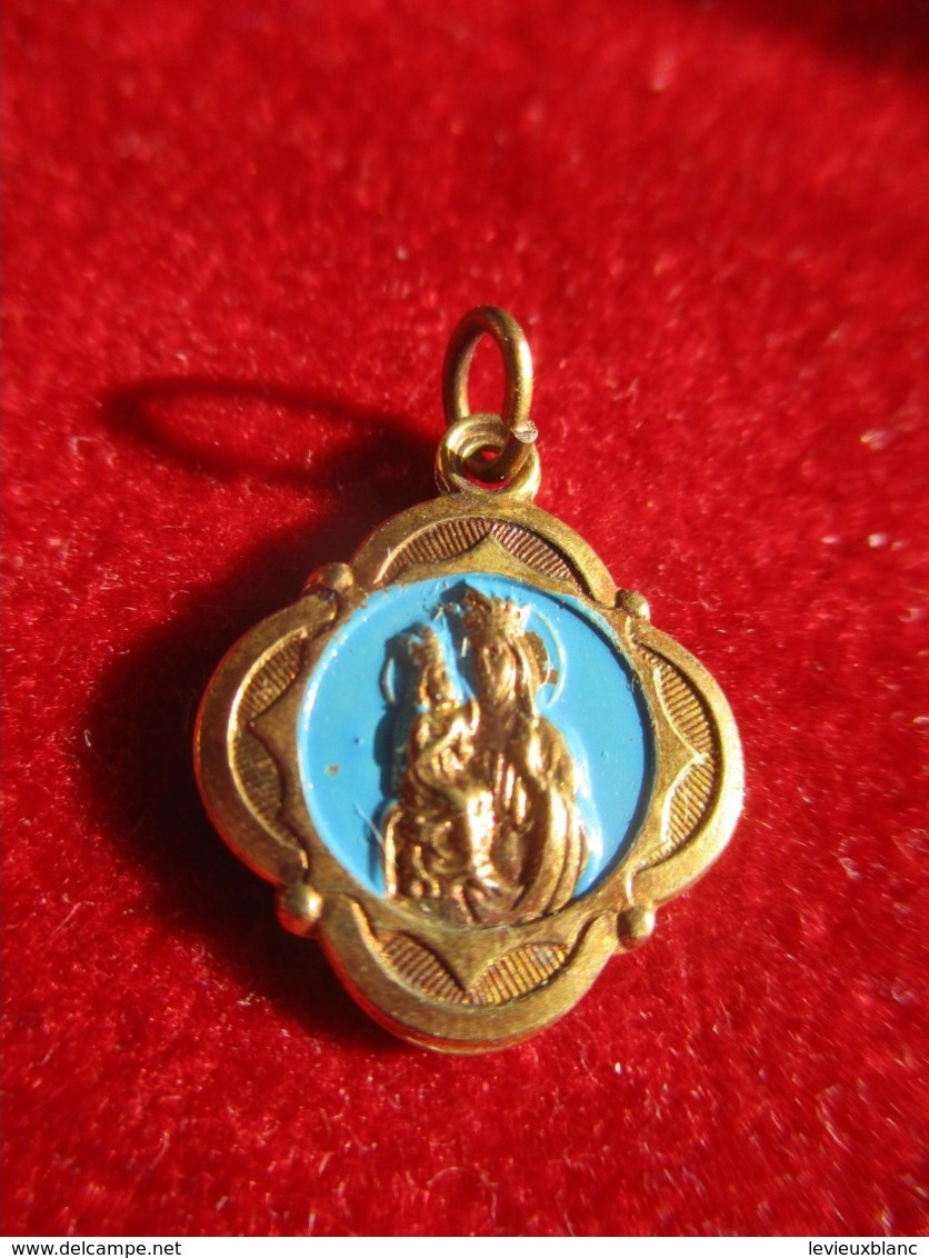 Mini-Médaille Religieuse Ancienne/ Vierge à L'Enfant/ Cathédrale /à  Identifier/Milan?  / Italy/ Mi-XXéme    CAN827 - Religion & Esotérisme
