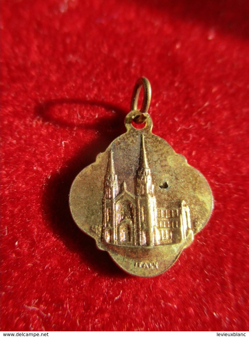 Mini-Médaille Religieuse Ancienne/ Vierge à L'Enfant/ Cathédrale /à  Identifier/Milan?  / Italy/ Mi-XXéme    CAN827 - Religion & Esotericism