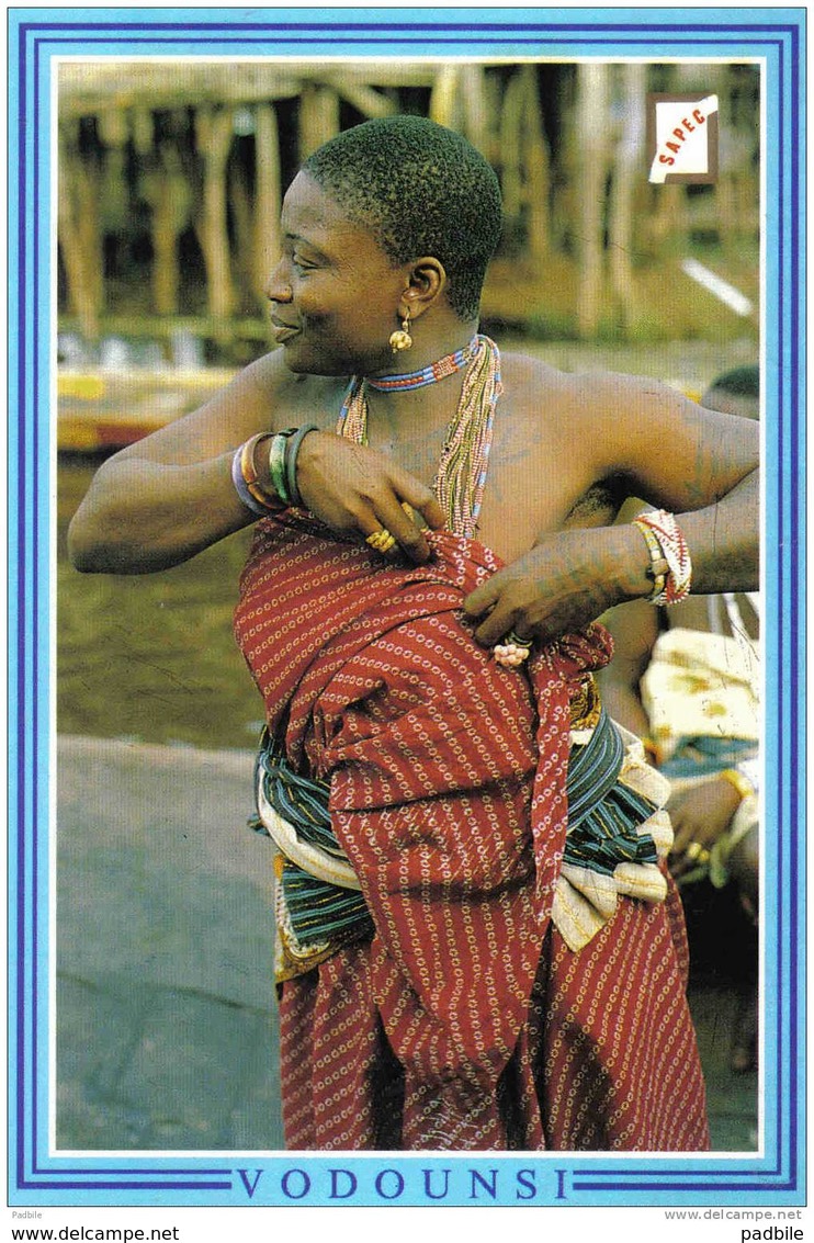 Carte Postale Afrique Benin  Vodounsi  Jeune Femme Trés Beau Plan - Benin