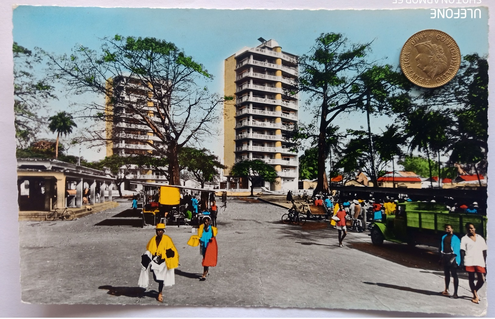 Conakry, Guinea, Hochhäuser, Menschen,LKW,1959 - Guinea