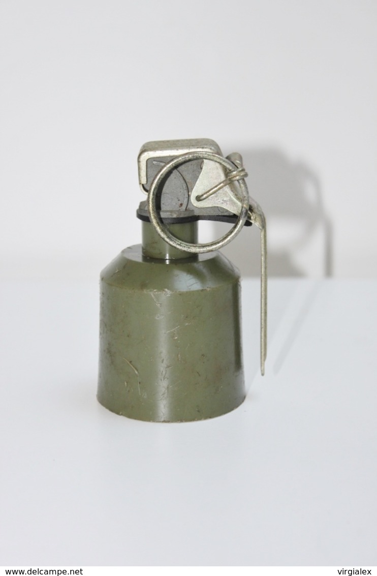 Militaria - Grenade INERTE N°2 - Arme à Feu / Munition / Artillerie / Obus / Missile / Explosif / Objet Militaire - Armes Neutralisées