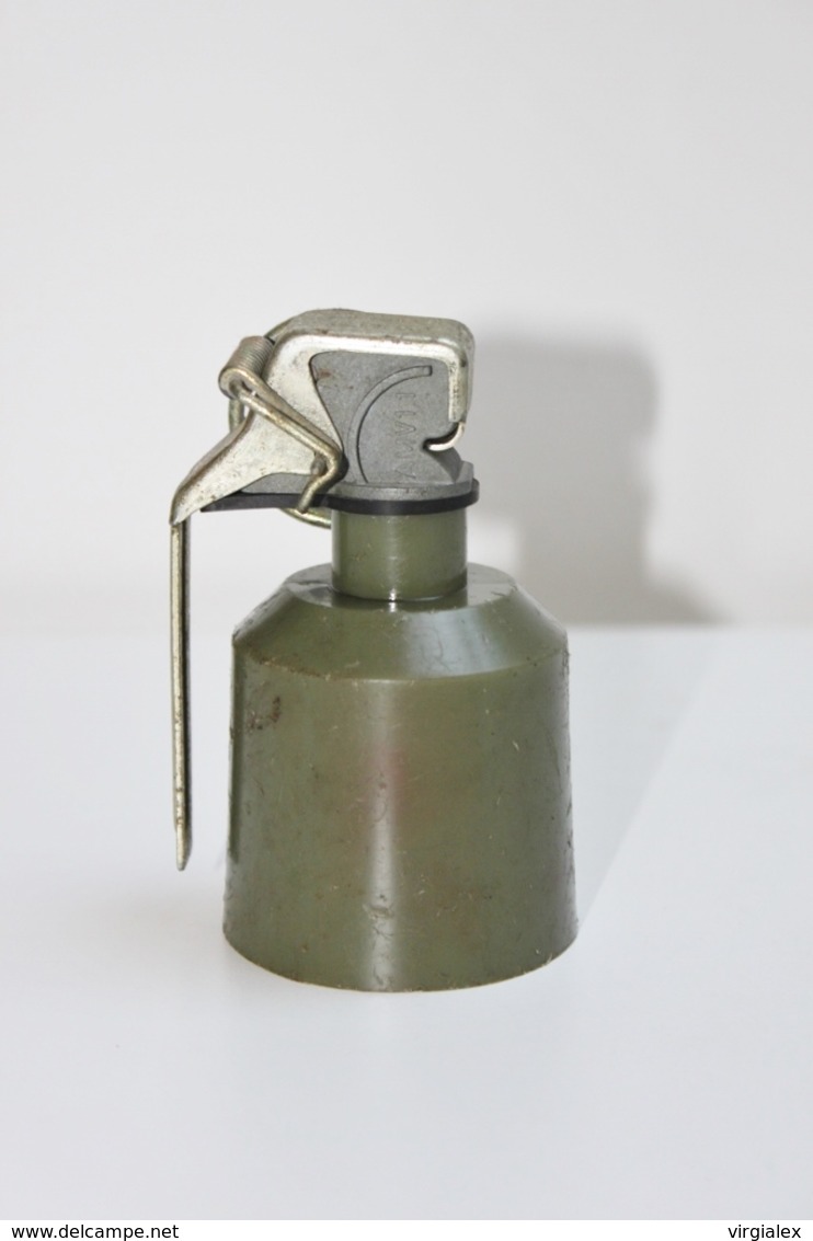 Militaria - Grenade INERTE N°2 - Arme à Feu / Munition / Artillerie / Obus / Missile / Explosif / Objet Militaire - Armes Neutralisées