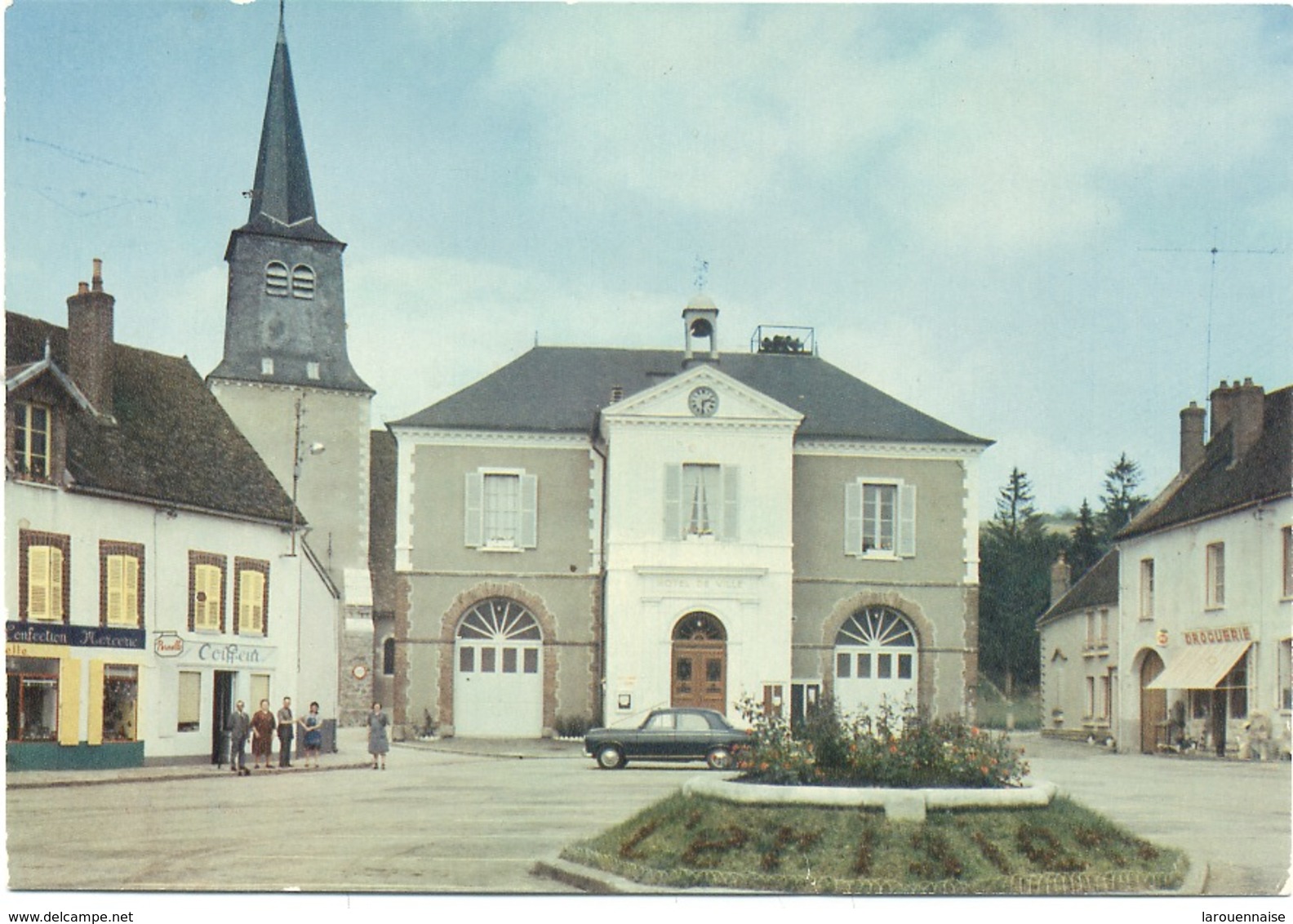 89 - Cerisiers : Place De L'Hotel-de -Ville . - Cerisiers