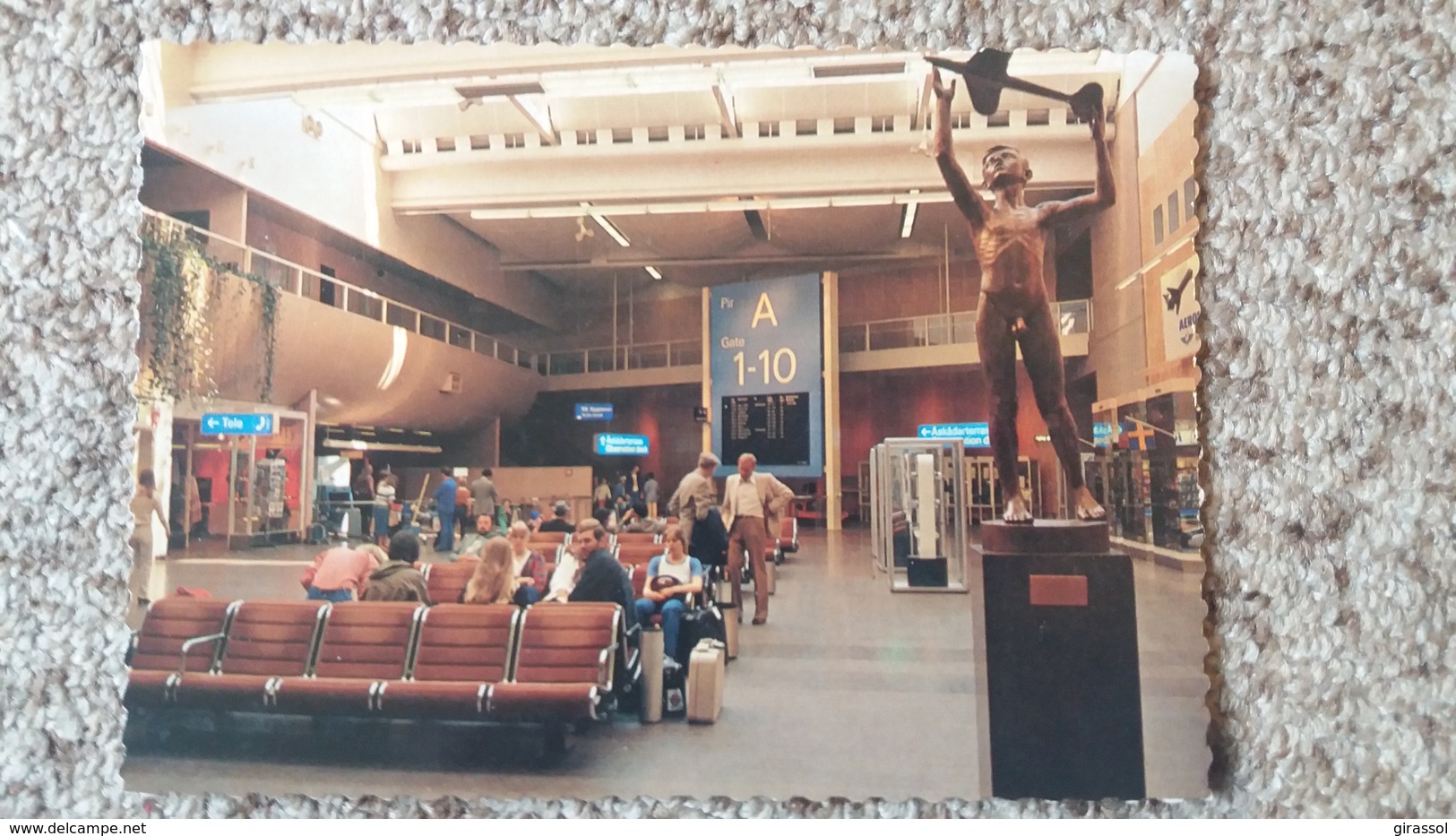 CPSM AEROPORT AIRPORT De STOCKHOLM ARLANDA INTERNATIONAL AIRPORT PHOTO HEILBORN ANIMATION STATUE ENFANT NU - Aerodromi