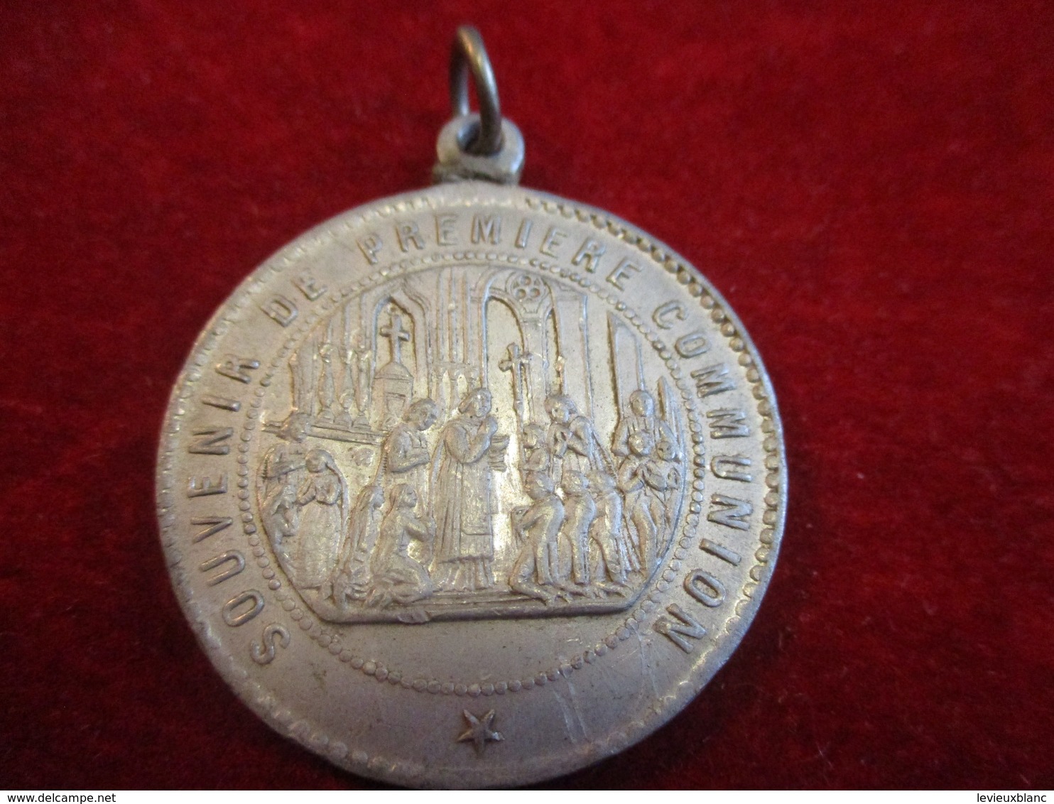 Médaille Religieuse  Ancienne / Souvenir De Premiére Communion/Ciboire / Aluminium/  Fin XIXéme              CAN831 - Religion & Esotericism