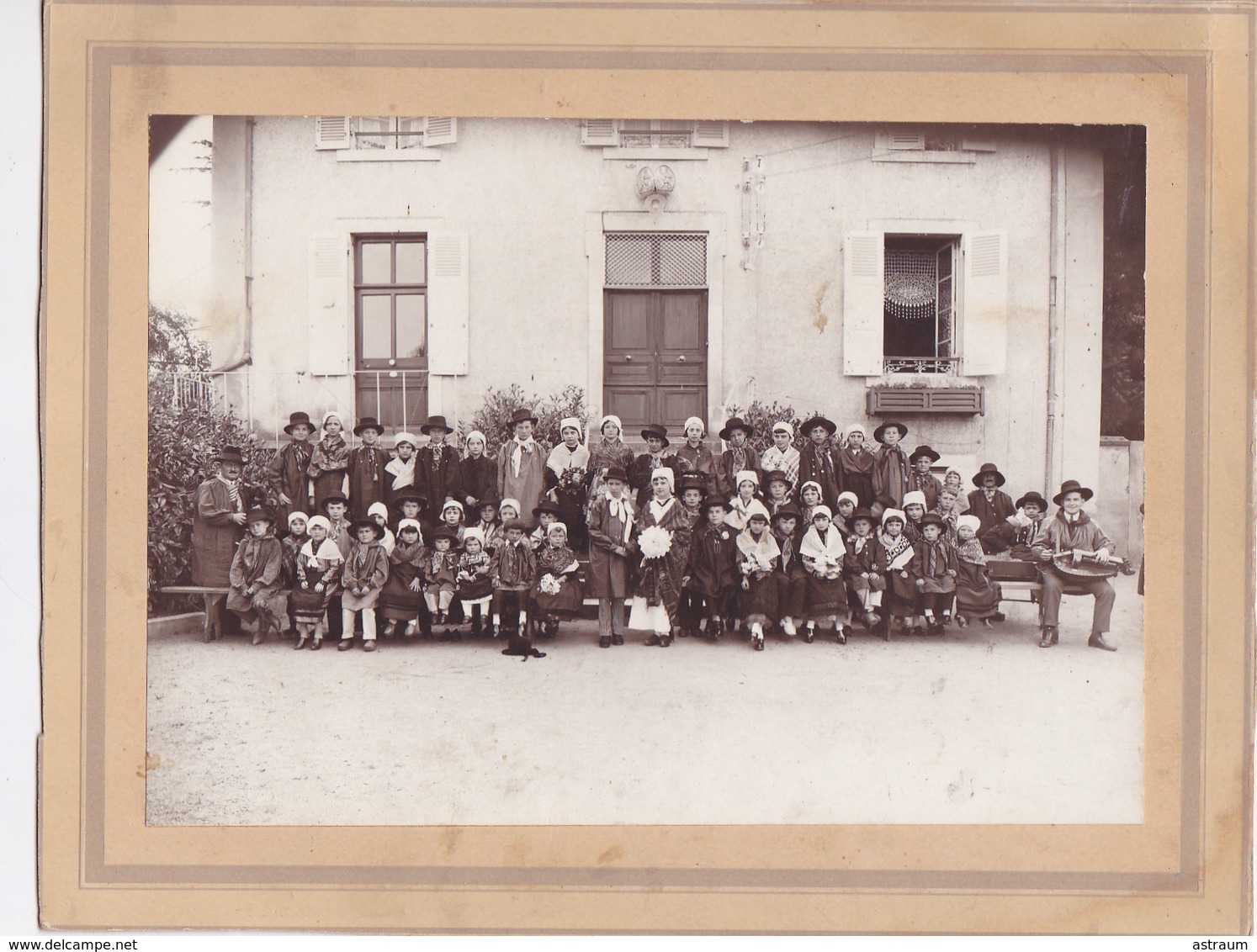 Cpa /photo - 18 - Preveranges -noce Berrichonne En 1931-joueur De Viele- Devant L'ecole ? - Préveranges