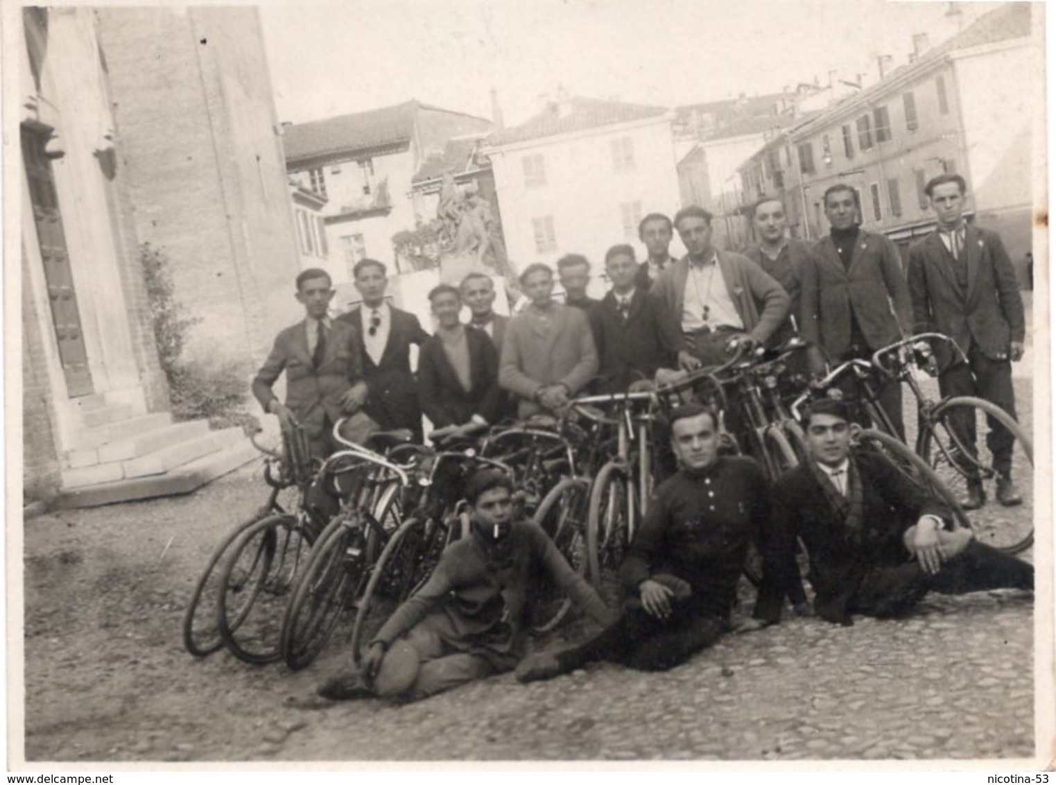 CT-00273- FOTO ORIGINALE - GRUPPO DI CICLISTI ANNI 30/40 TORINO - Persone Anonimi