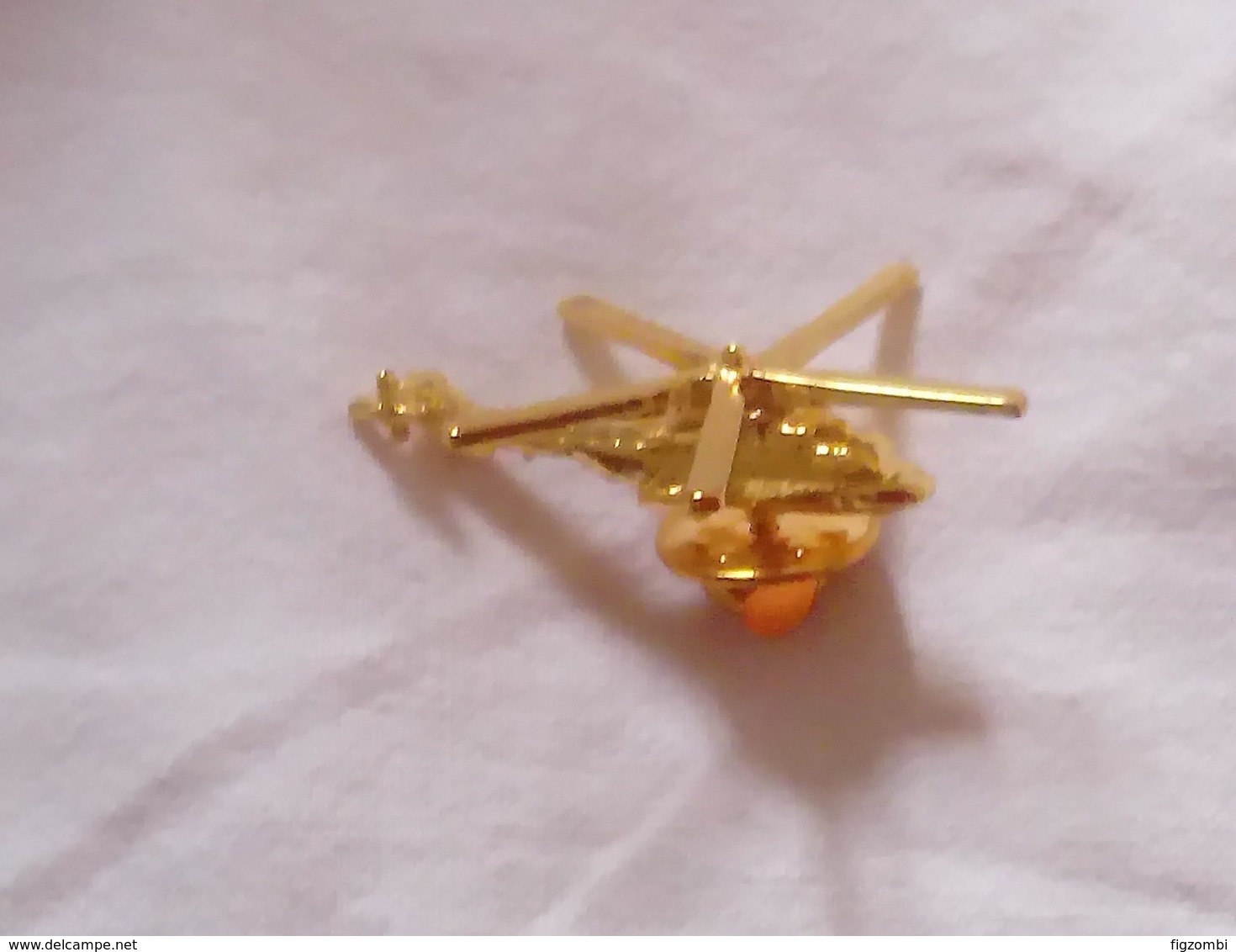 Pin's Helicoptere Airbus Caracal - Airplanes