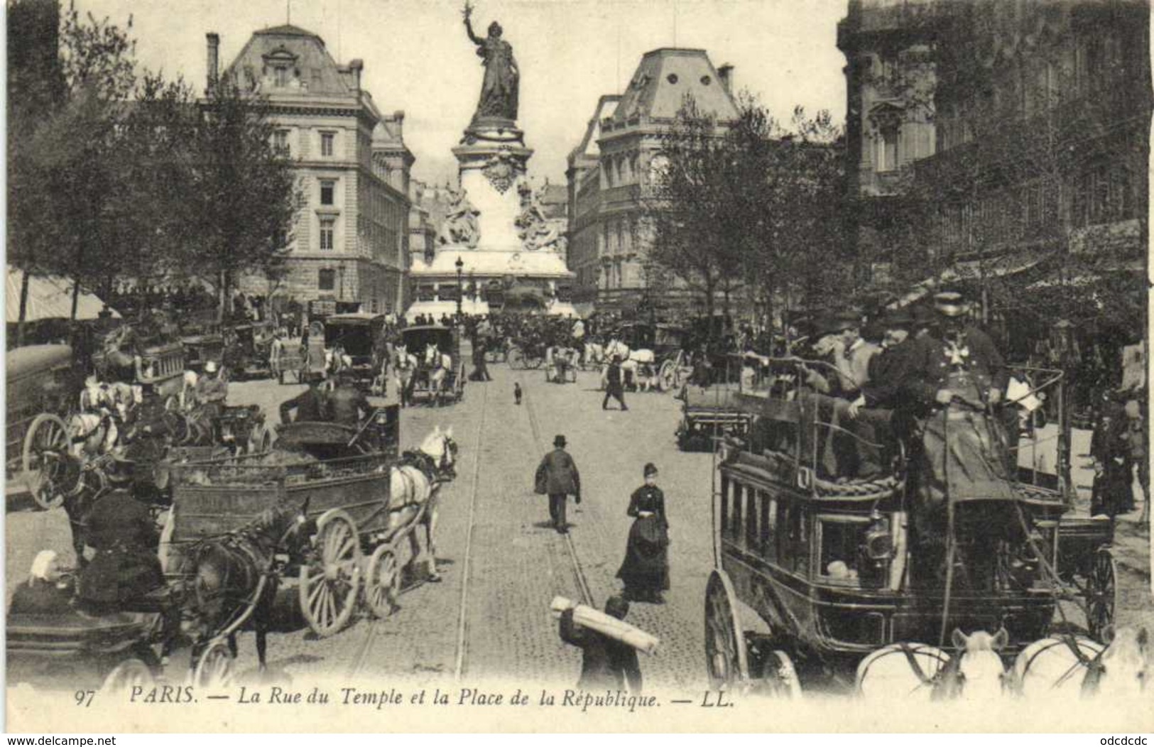 PARIS  Rue Du Temple Et La Place De La Republique Le Trafic  RV - Arrondissement: 03