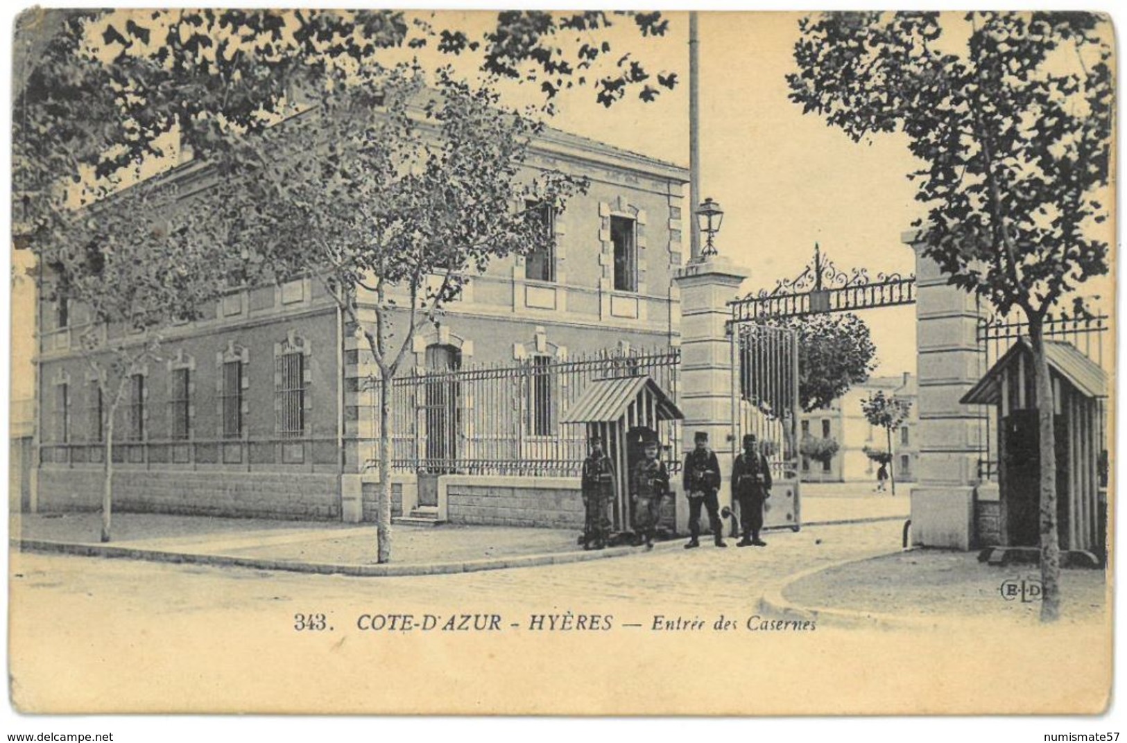 CPA HYERES - Entrée  Des Casernes - Ed. ELD N°343 - Hyeres