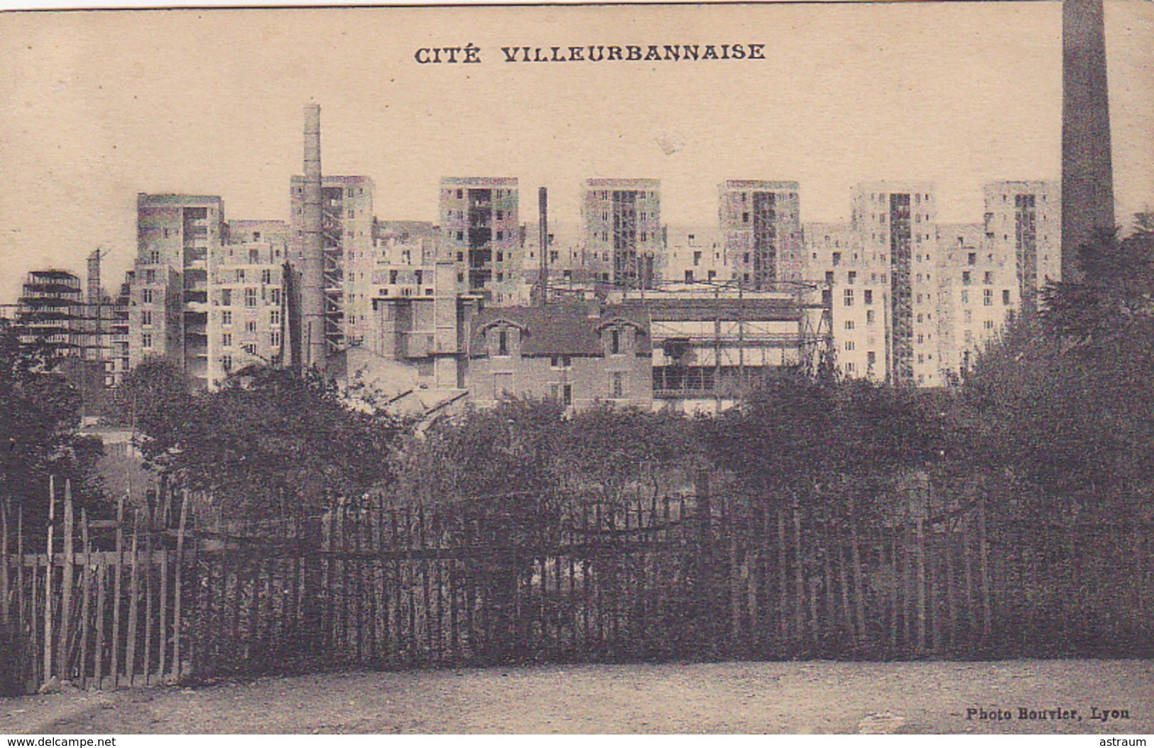 Cpa -69-villeurbanne-cité Villeurbannaise -edi Photo Bouvier - Villeurbanne