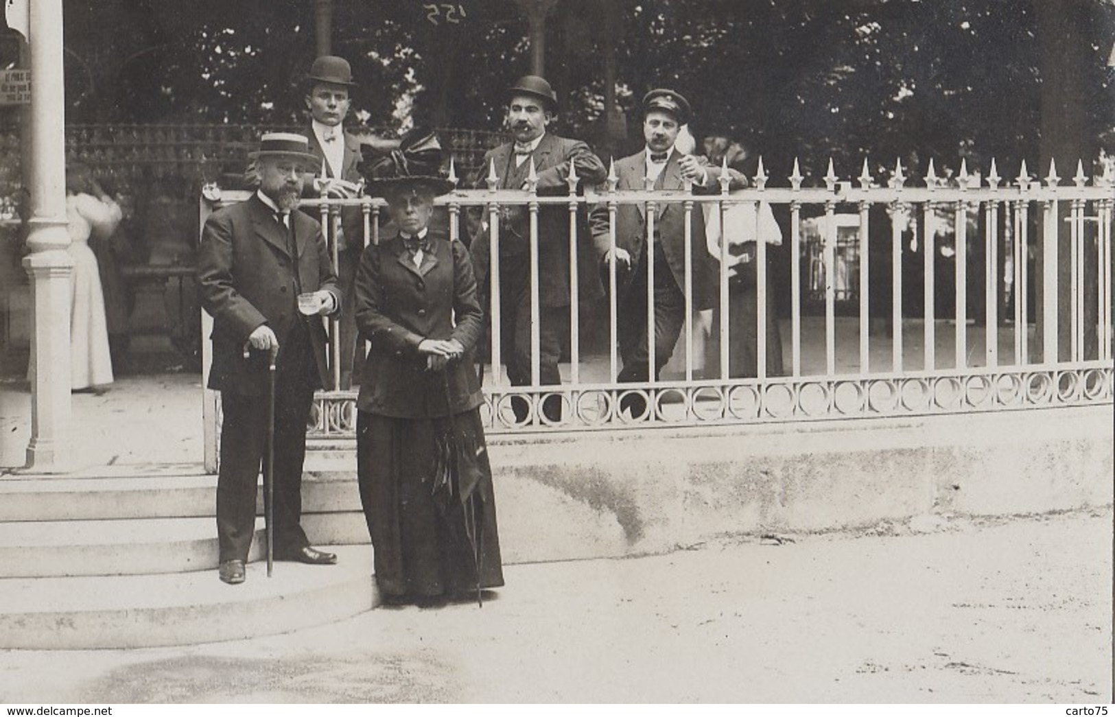 Santé - Thermalisme Source - Vichy ? - Mode - Gardien Parc - Carte-photo - Santé