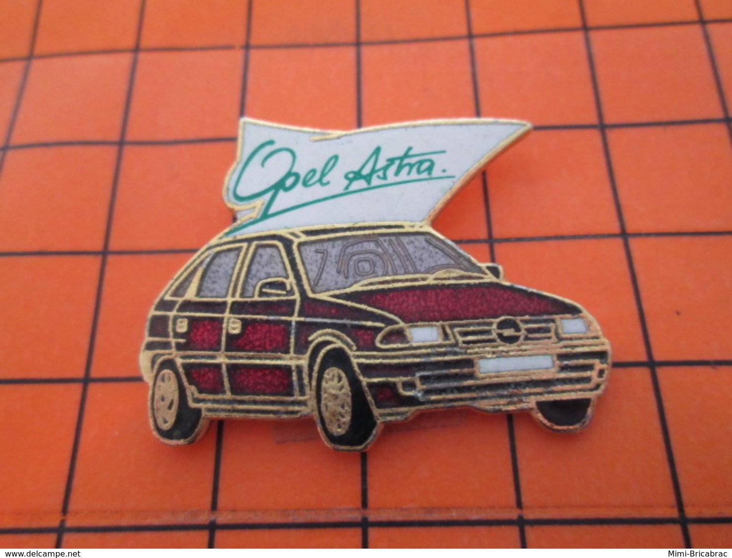 320 Pin's Pins / Belle Qualité Et Rare / THEME AUTOMOBILES : OPEL ASTRA EN LEGER RELIEF Par DEMONS & MERVEILLES - Opel