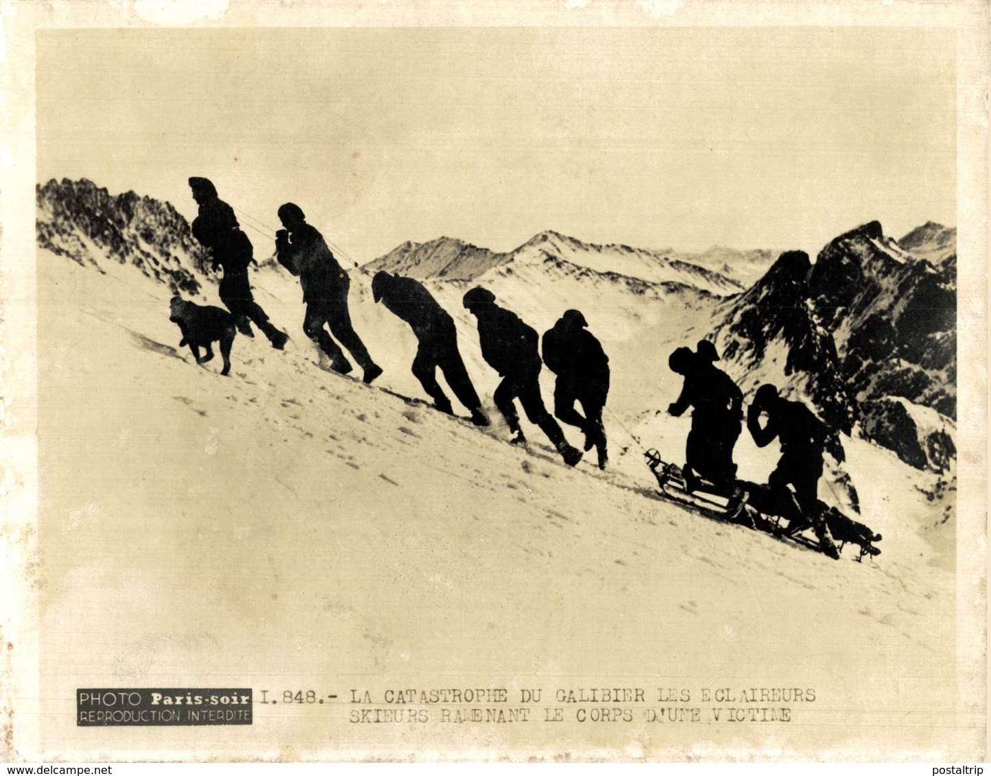 LE CATASTROPHE DU GALIBIER LES ÉCLAIREURS SKIEURS RAMENANT LE CORPS D'UNE VICTIME   20*15CM PHOTO PARIS SOIR - Lugares