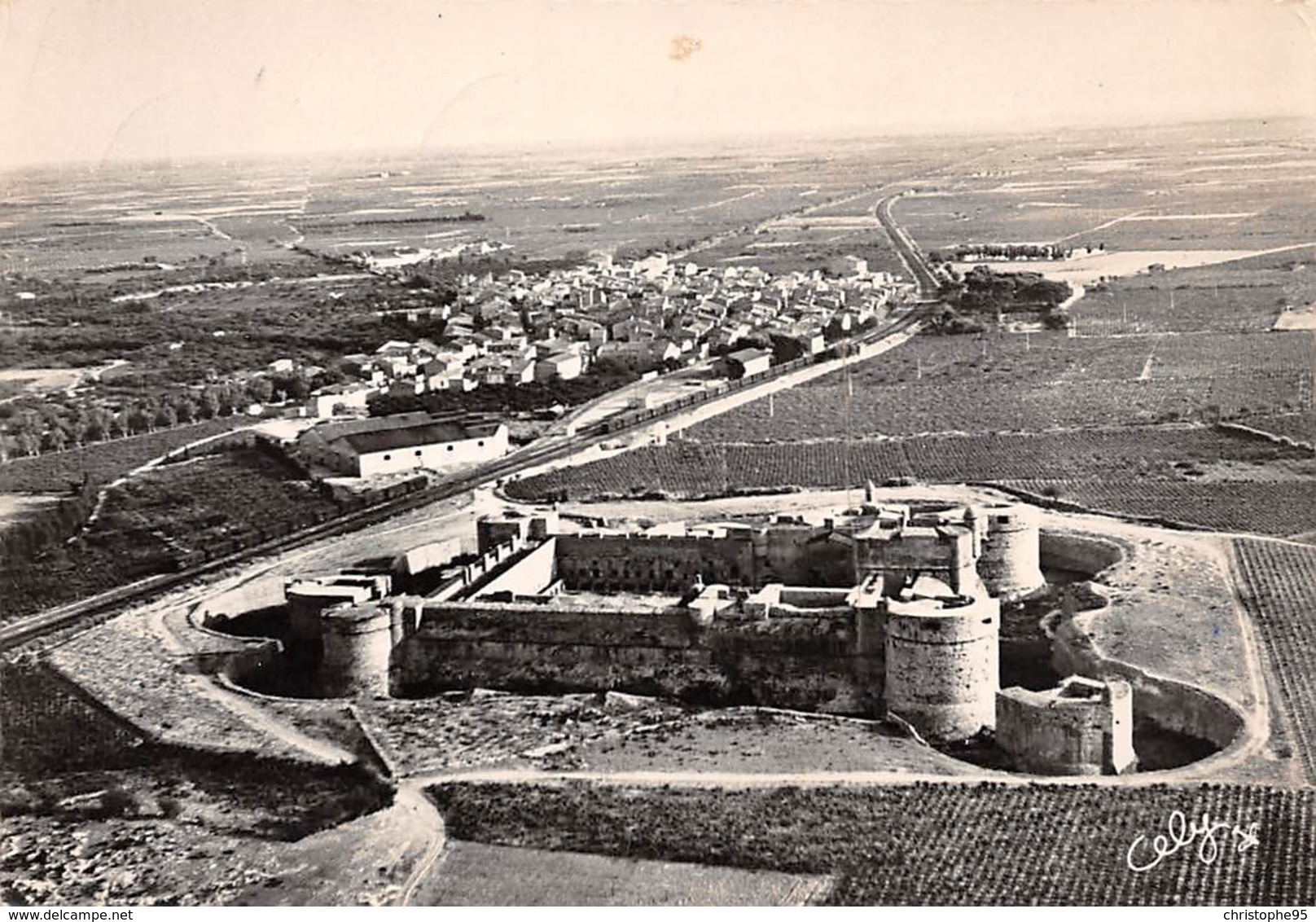 66 .n° 21739 . Salses . Le Fort . Au Fond La Ville .vue Generale Aerienne .cpsm.10.5 X 15cm . - Salses