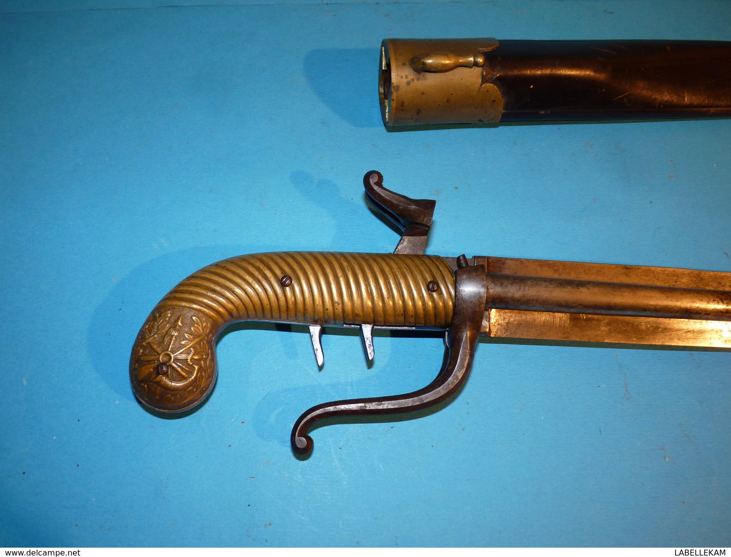 RARE DAGUE-PISTOLET  DE VENERIE/CHASSE A SYSTEME DOUBLE CANON   DUMONTIER  19 ème en excellent état.